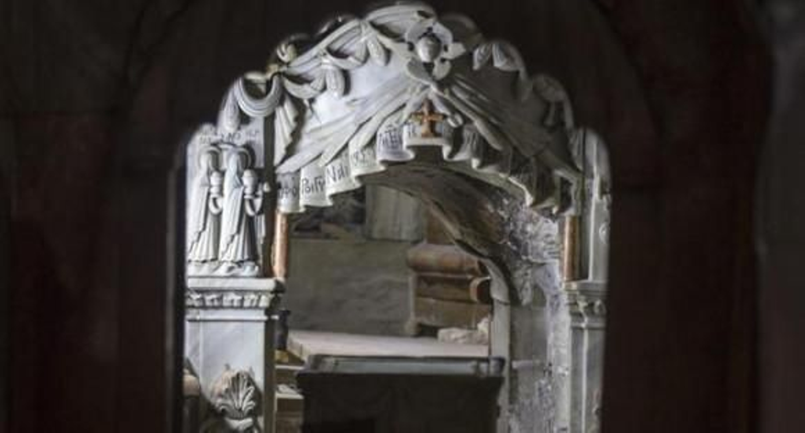 La lápida original del sepulcro de Cristo, al descubierto por primera vez en cinco siglos