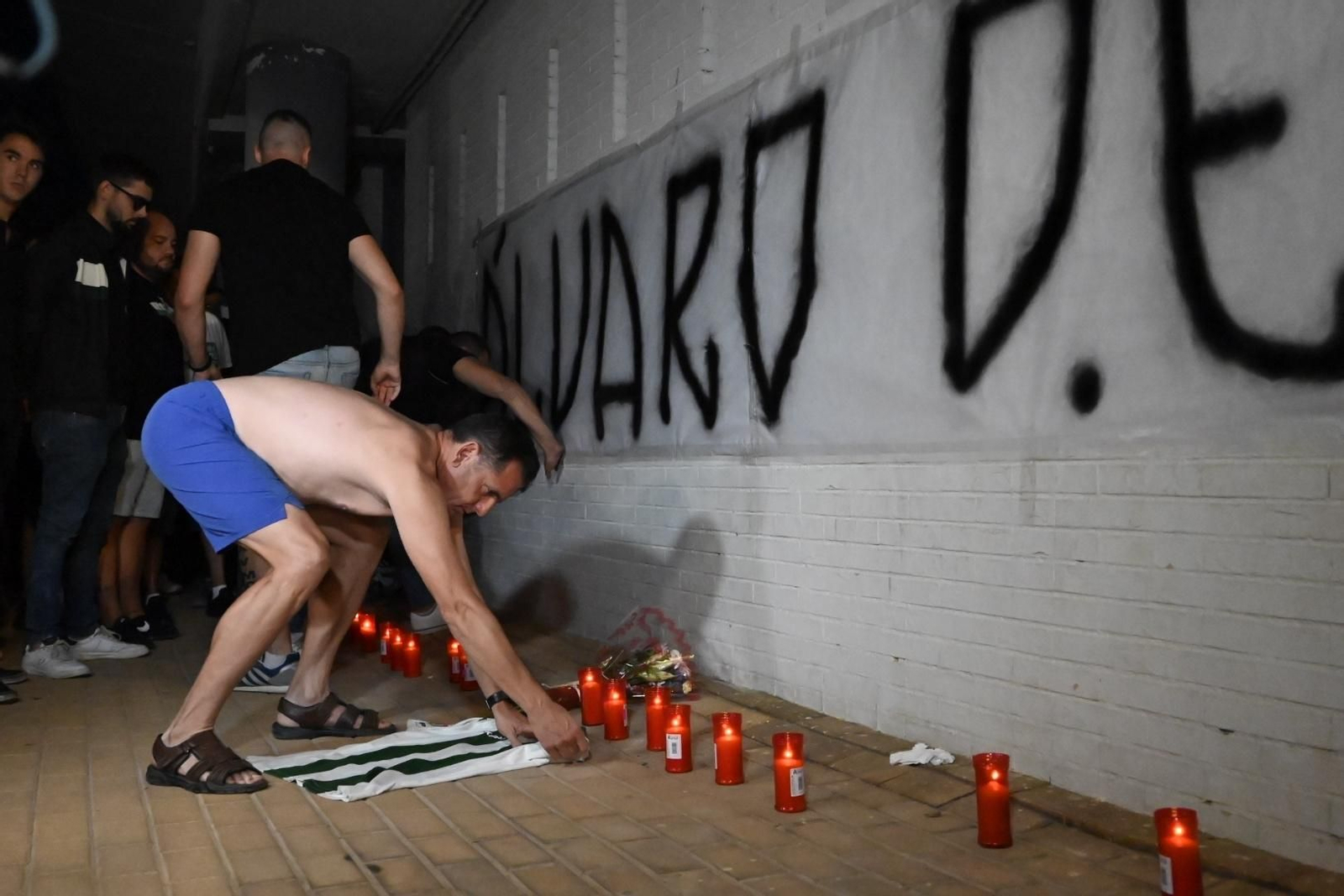 El homenaje del Córdoba CF a Álvaro Prieto a las puertas de El Arcángel, en imágenes