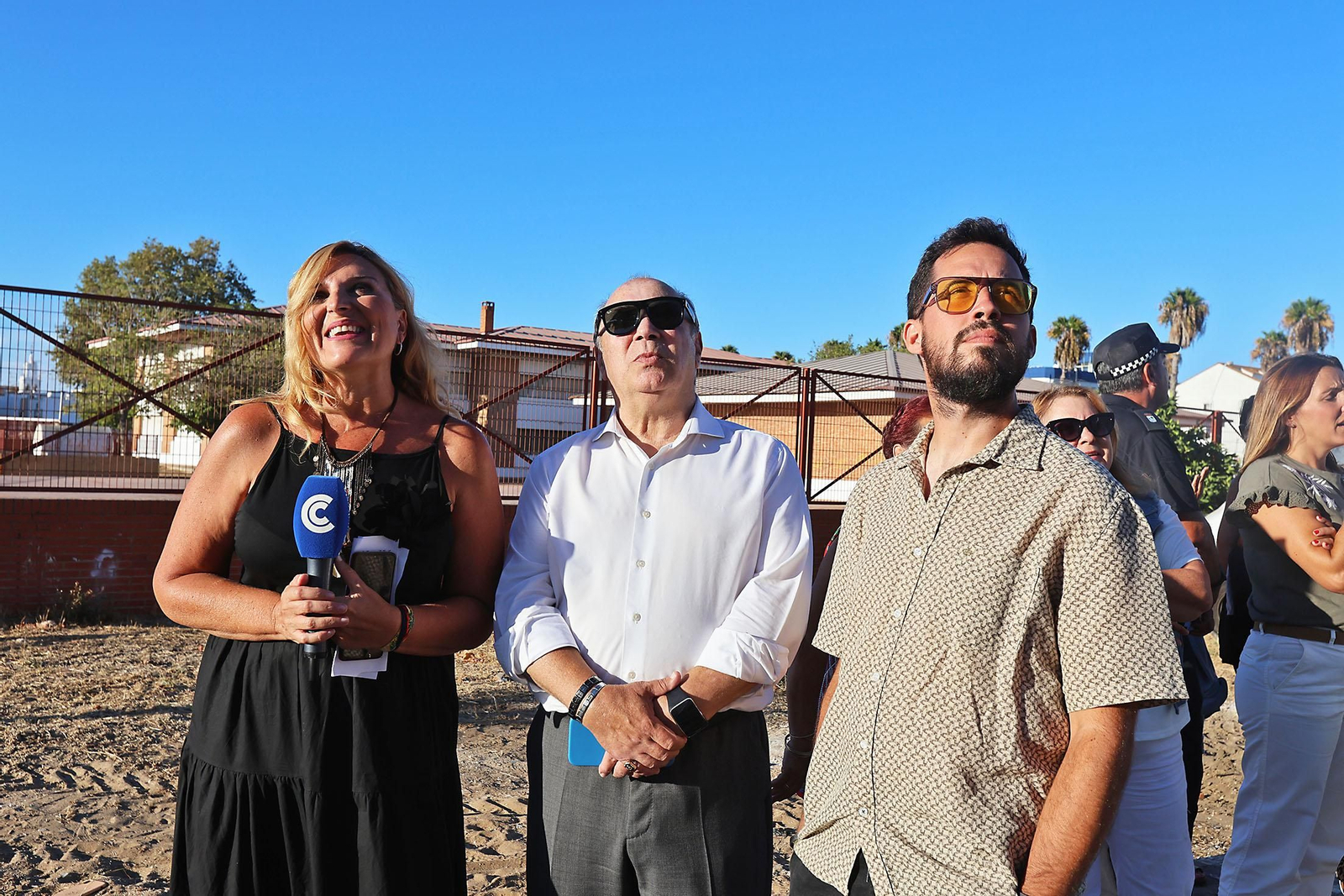 Imágenes de la inauguración del mural homenaje a Manuel Carrasco en Isla Cristina