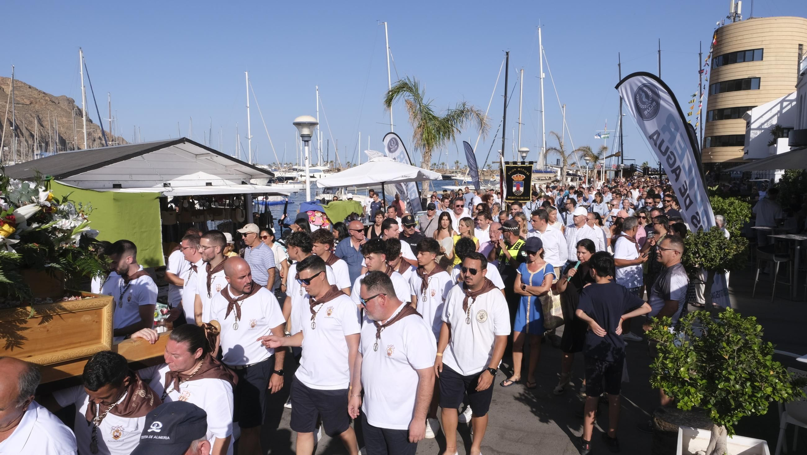 La procesión marítima de la Virgen del Carmen en Aguadulce, en imágenes