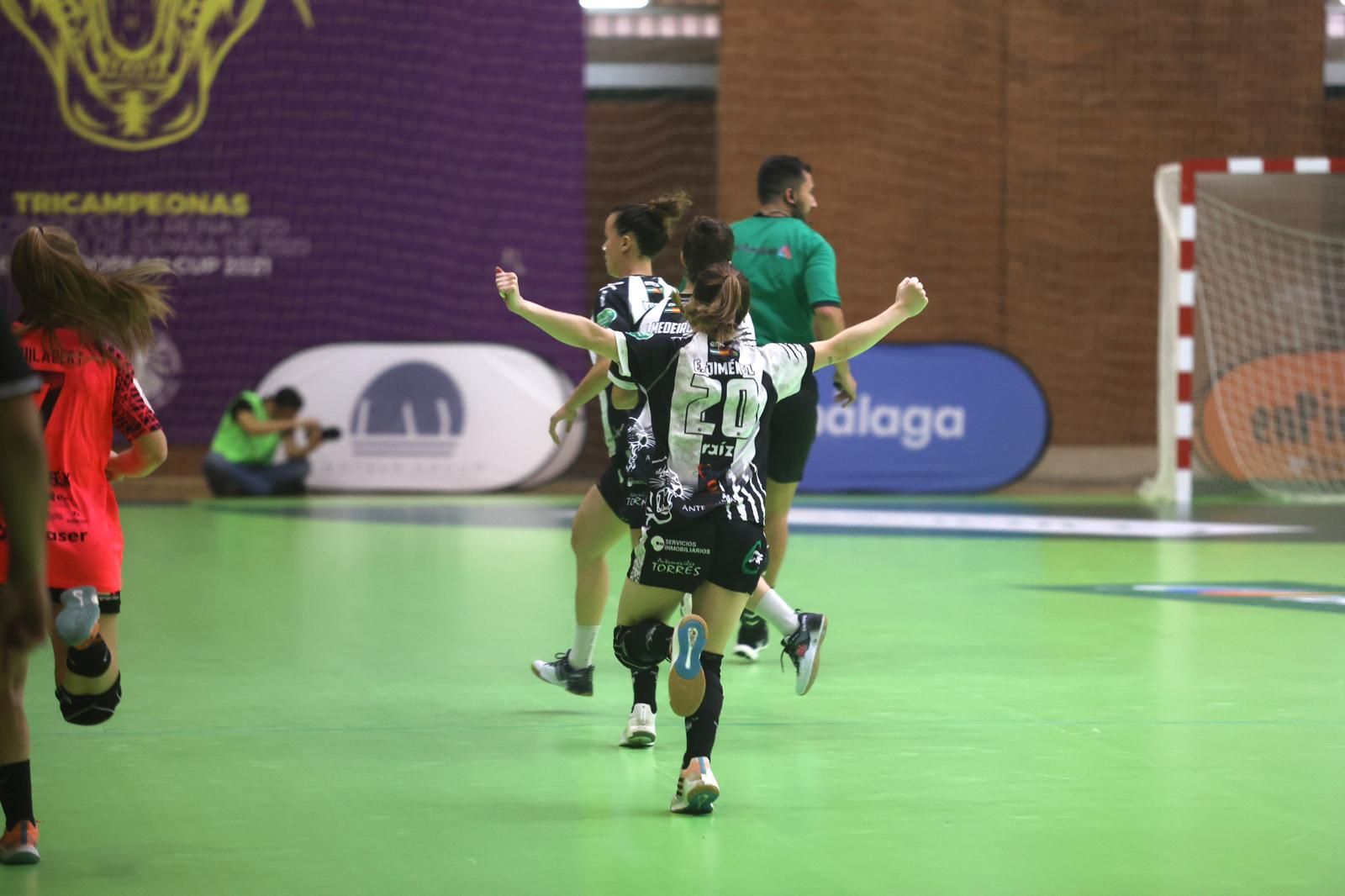 El Costa del Sol celebra un gol.