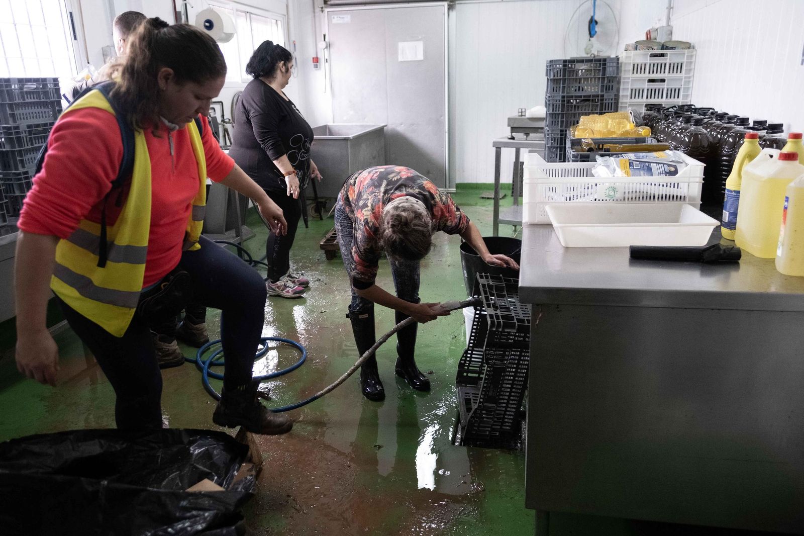Riada de lodo y piedras en Jimera de Líbar, en fotos