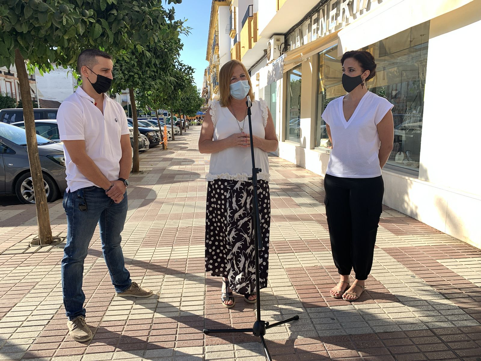 José Ramón Ruger, Esperanza Caro de la Barrera y Ana Belén Corredera en la rueda de prensa.