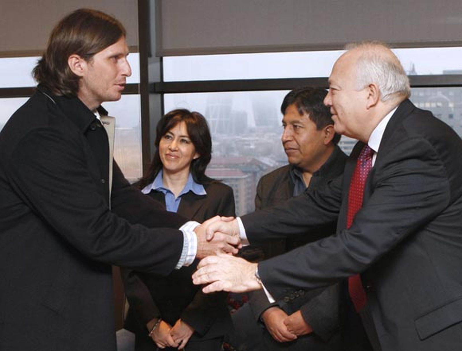 Moratinos recibe en Madrid a Javier Villanueva