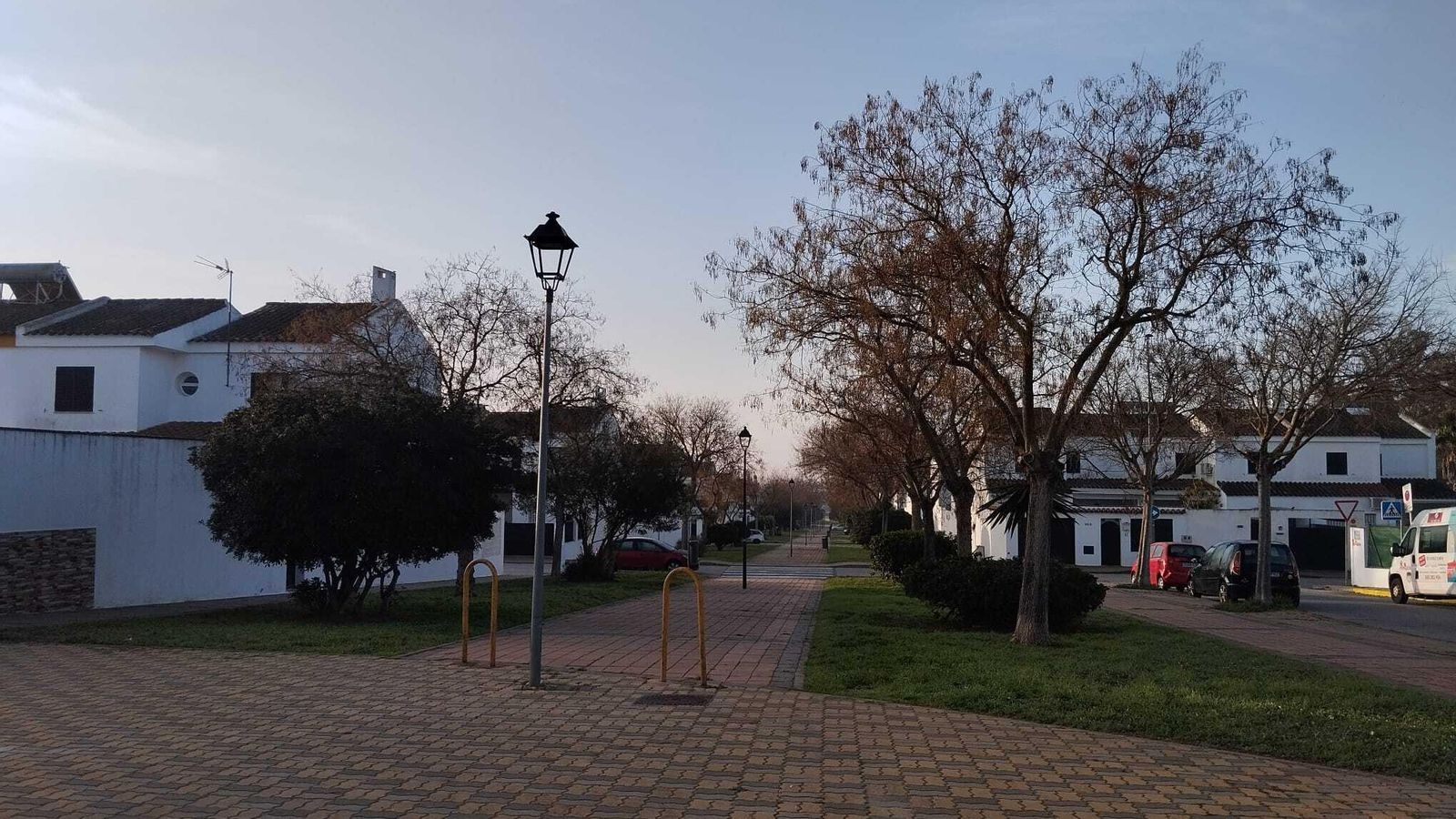 Los residentes reclaman la inclusión en el pliego de Parques y Jardines.