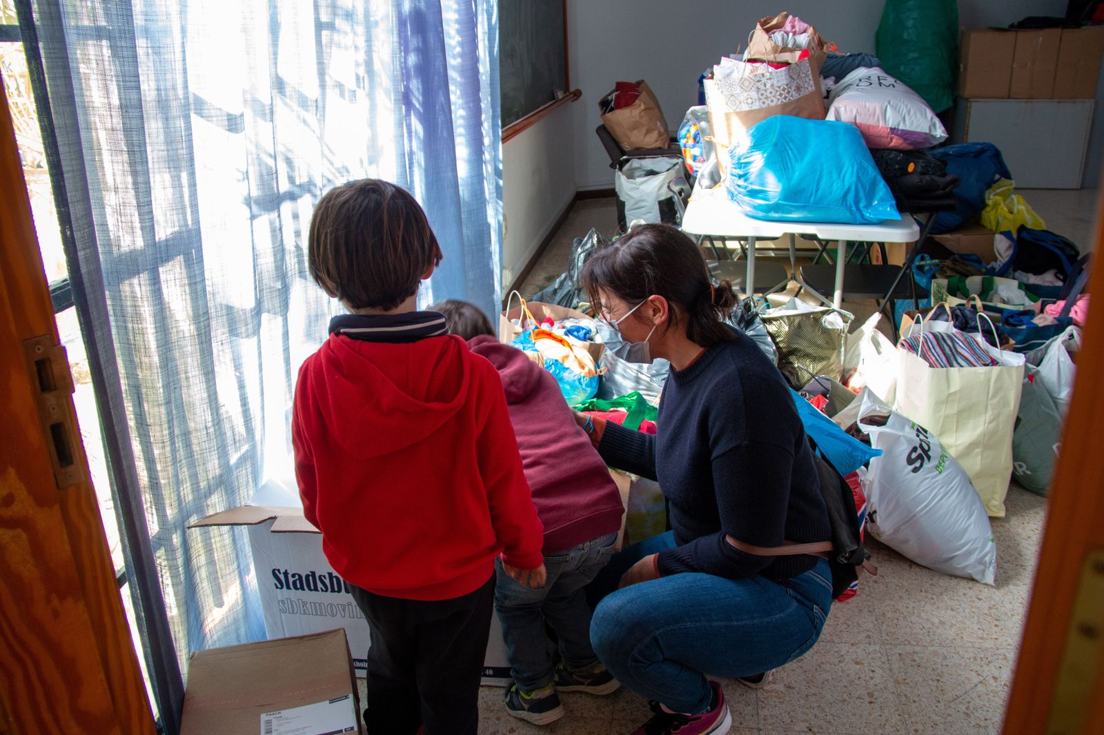 Ola de solidaridad en la Costa de Granada para recoger material humanitario para Ucrania