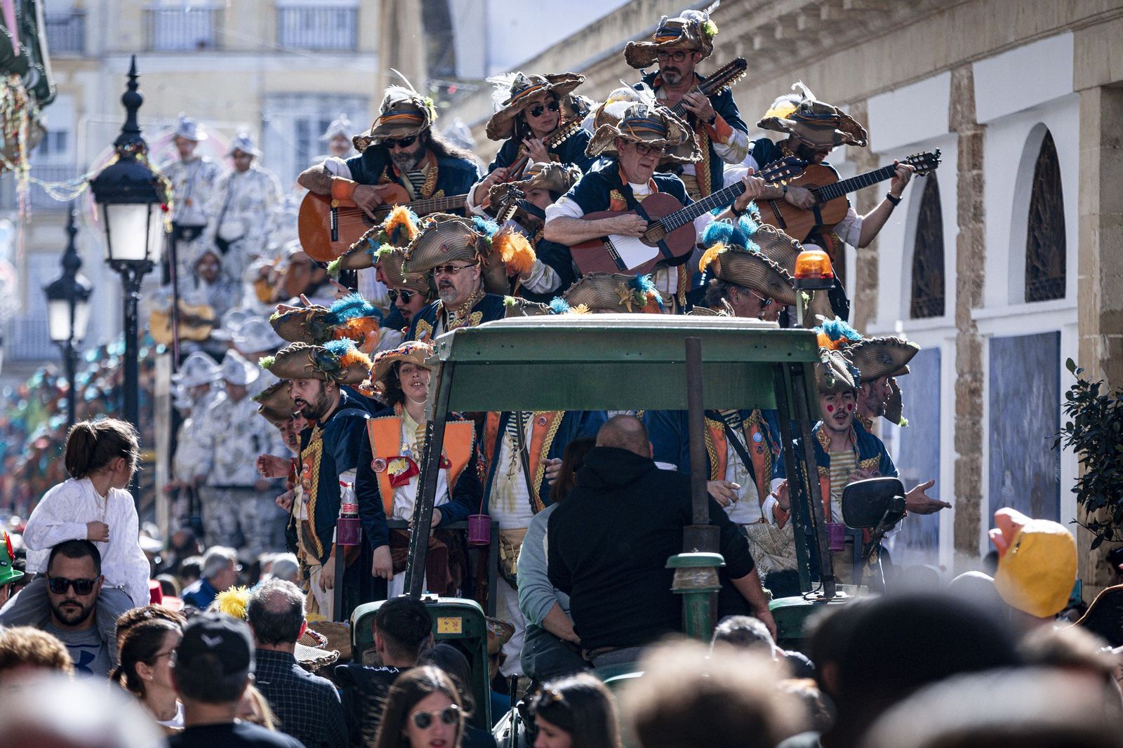 Las imágenes del Domingo de Piñata del Carnaval de Cádiz 2026