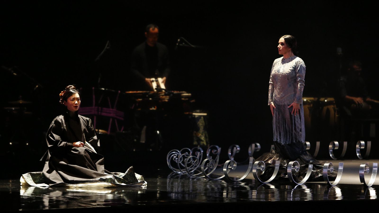 Anna Sato y Eva Yerbabuena, juntas en el espectáculo 'Cuentos de azúcar'.