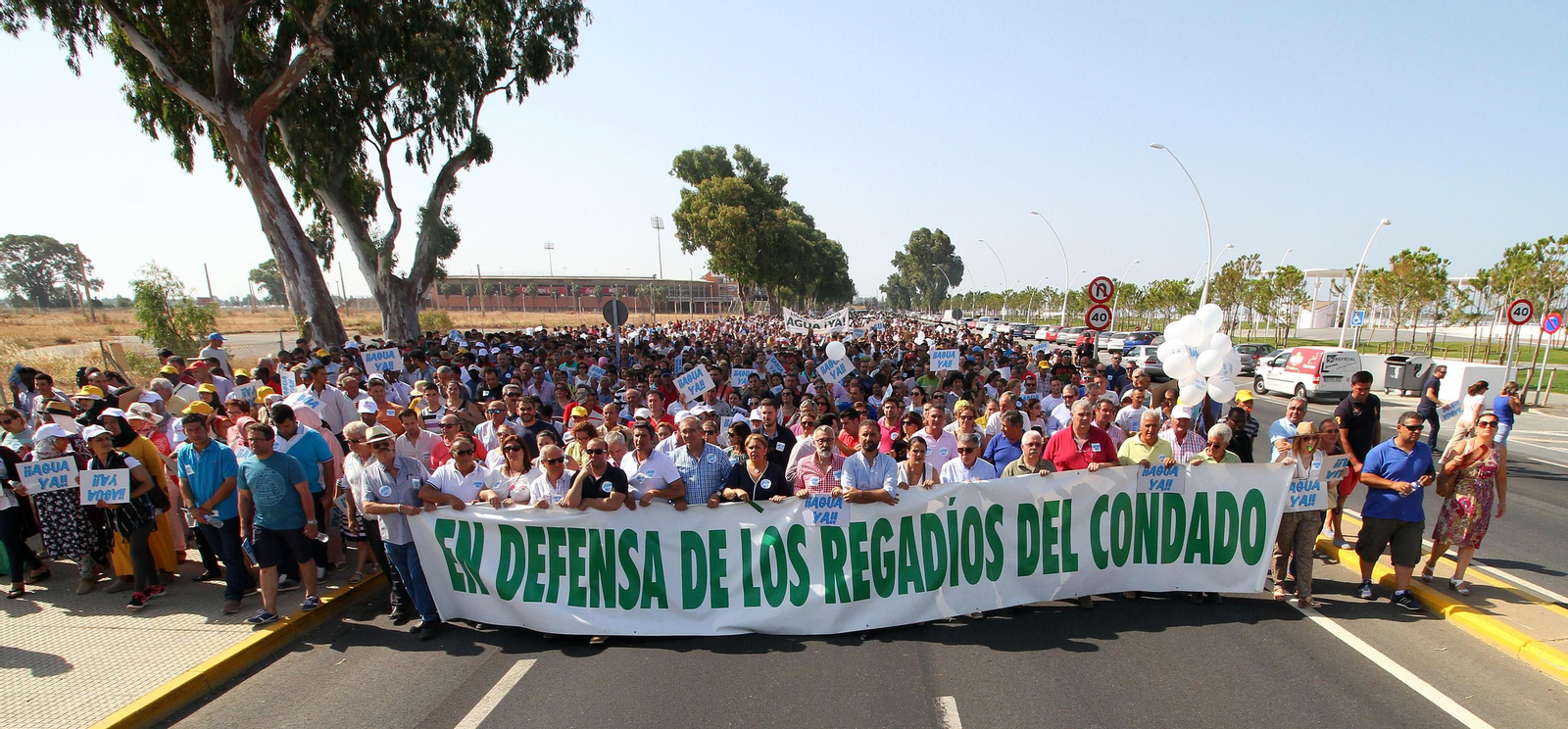 Imágenes de la manifestación para pedir agua y tierra para los regadíos del Condado.
