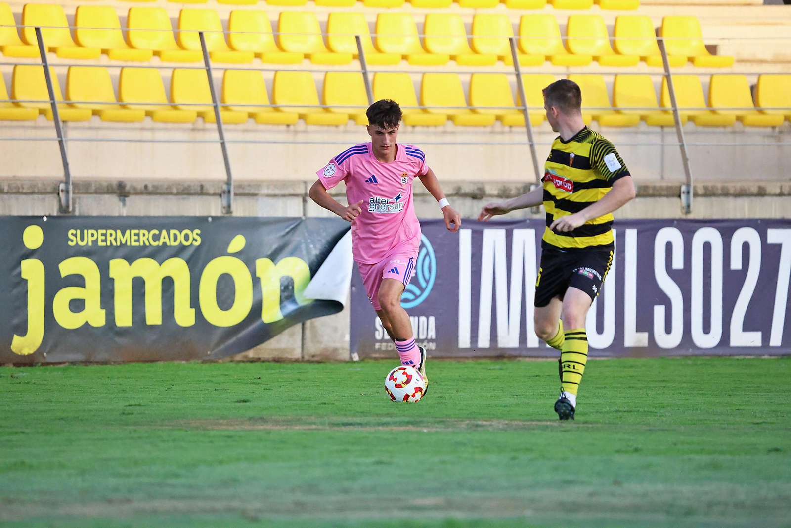 Imágenes del Trofeo de la Bella entre el San Roque de Lepe y el Recreativo de Huelva