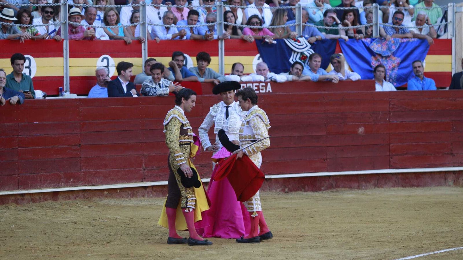 Juan Ortega le cede los trastos a Jorge Martínez.