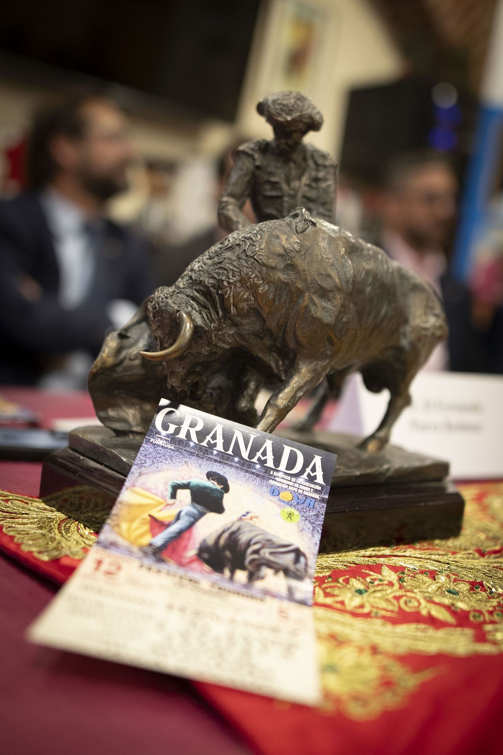 Escultura taurina durante el acto de presentación.