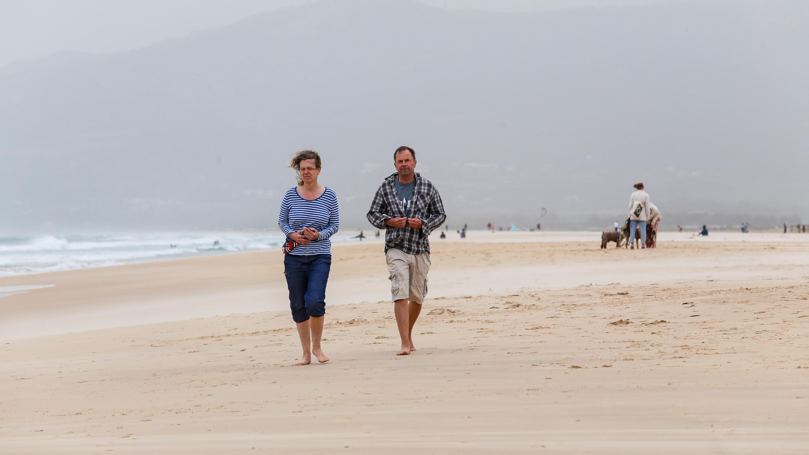 Un día de levante en Tarifa, en imágenes