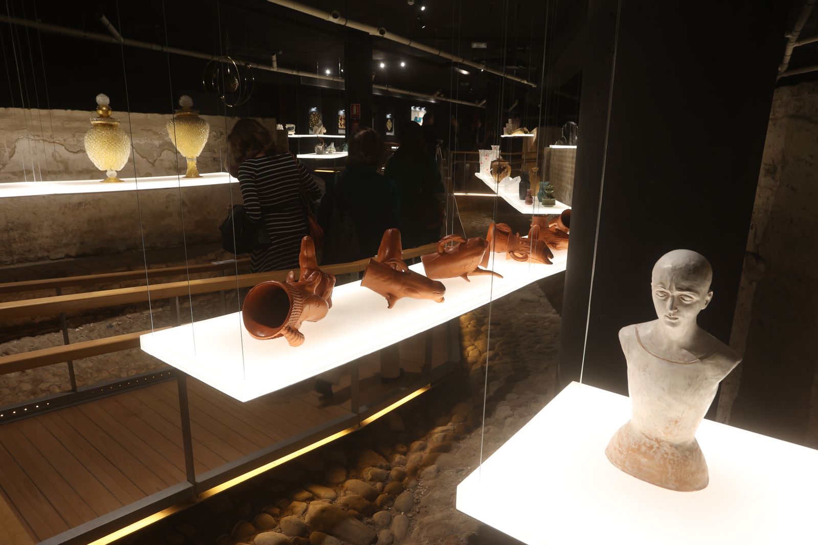 Exposición artesana en el castillo de San Jorge