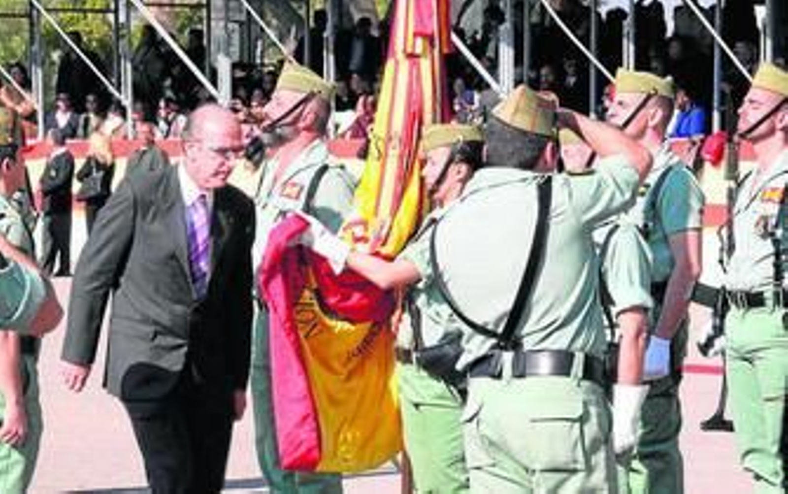 Más de 250 civiles juran fidelidad a la Bandera con los antiguos legionarios