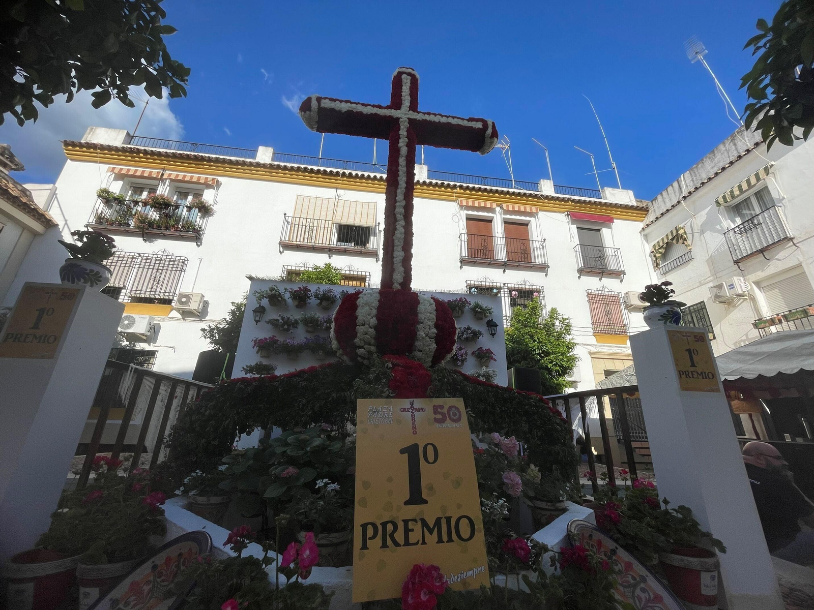 Cruz de la Hermandad de Nuestro Padre Jesús Nazareno. Las Cruces ganadoras del concurso municipal de Córdoba 2024, en imágenes