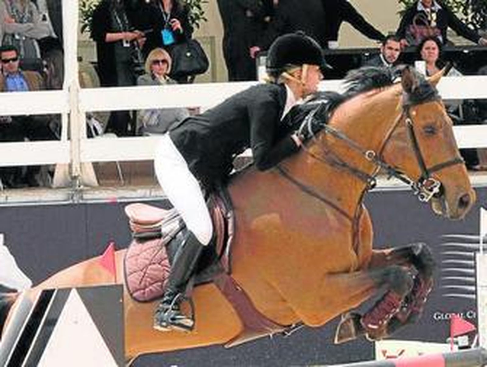Marta Ortega, a caballo, en uno de los saltos.