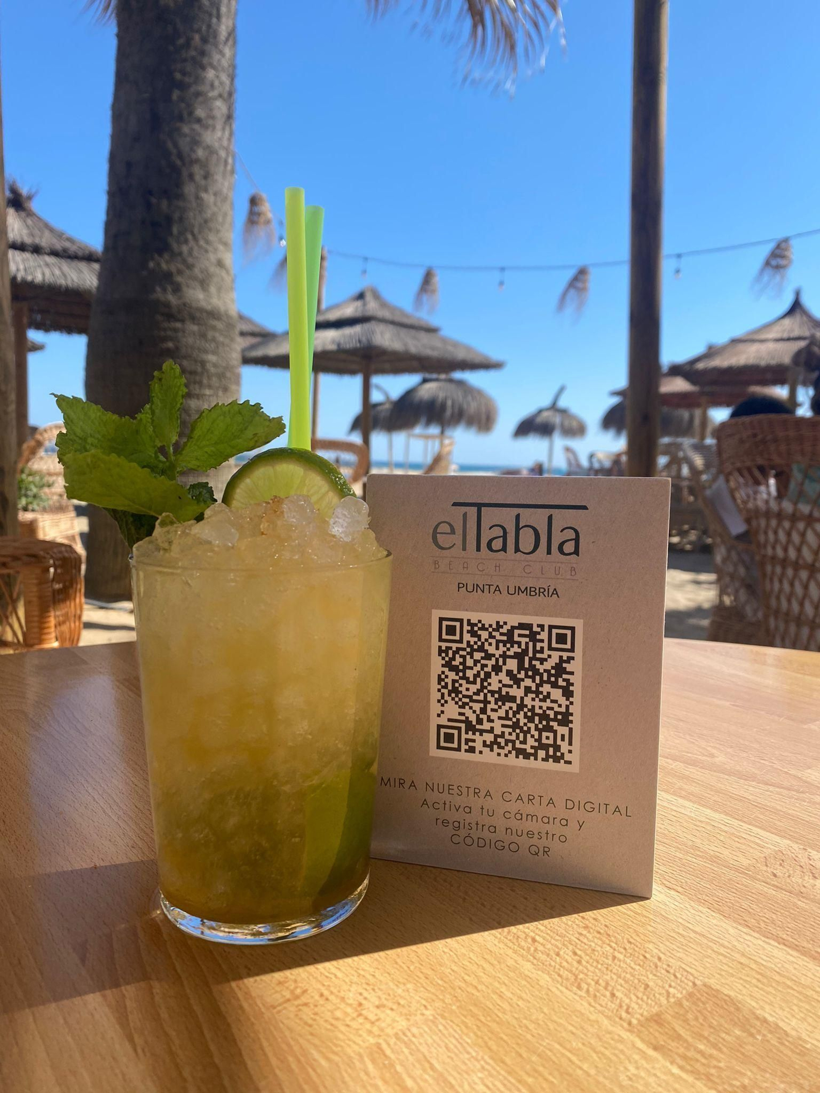 Refréscate en los chiringuitos de Huelva con el cóctel que no pasa de moda