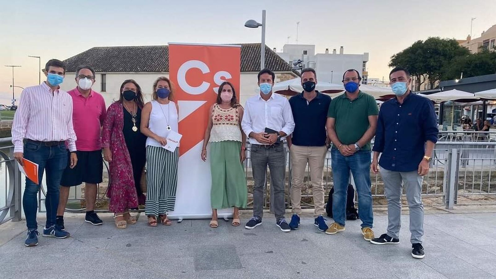 Imagen de archivo de una reunión entre junta directiva, concejales y dirigentes provinciales del partido.