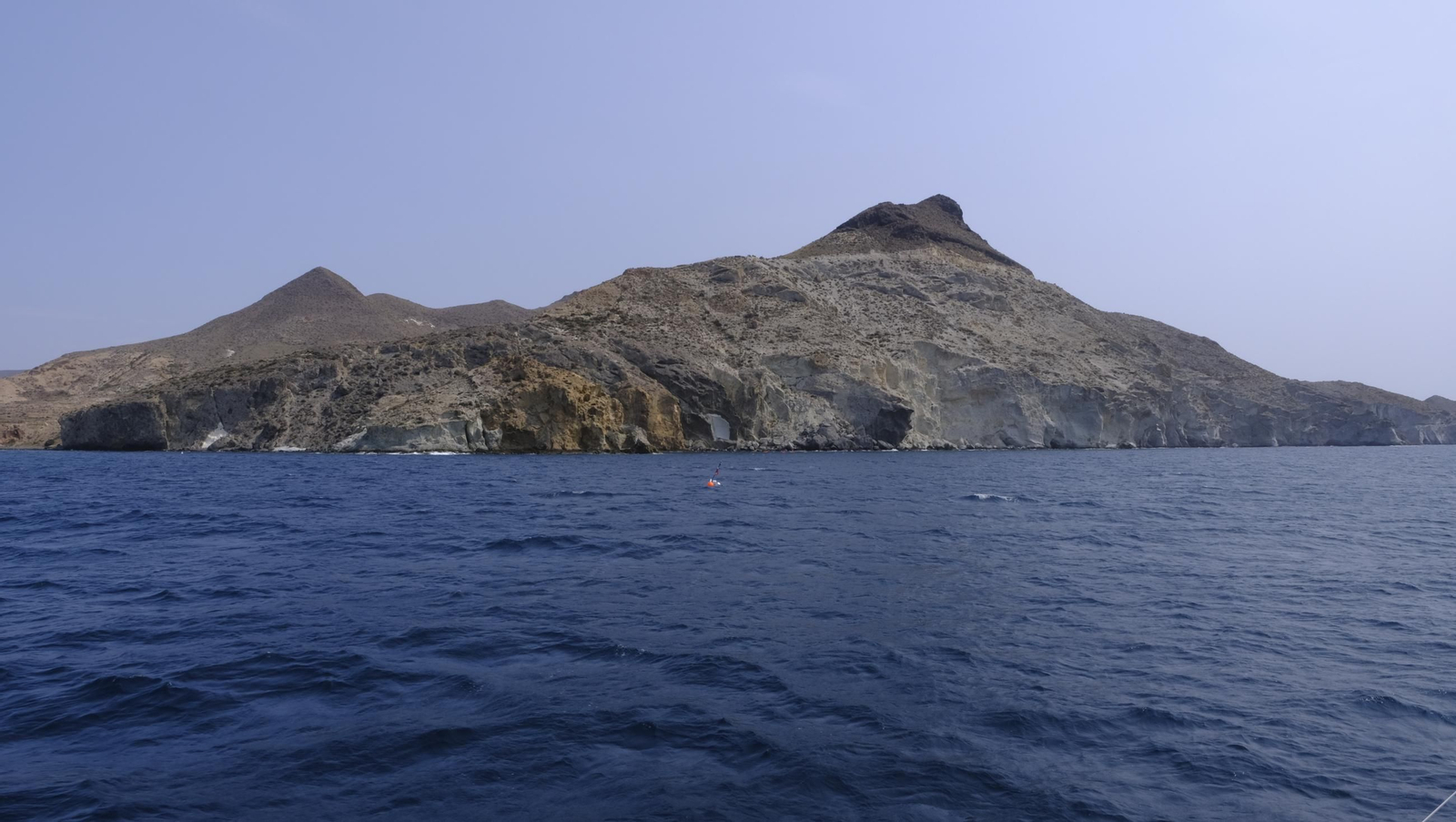Un paseo en catamarán por Cabo de Gata, en imágenes