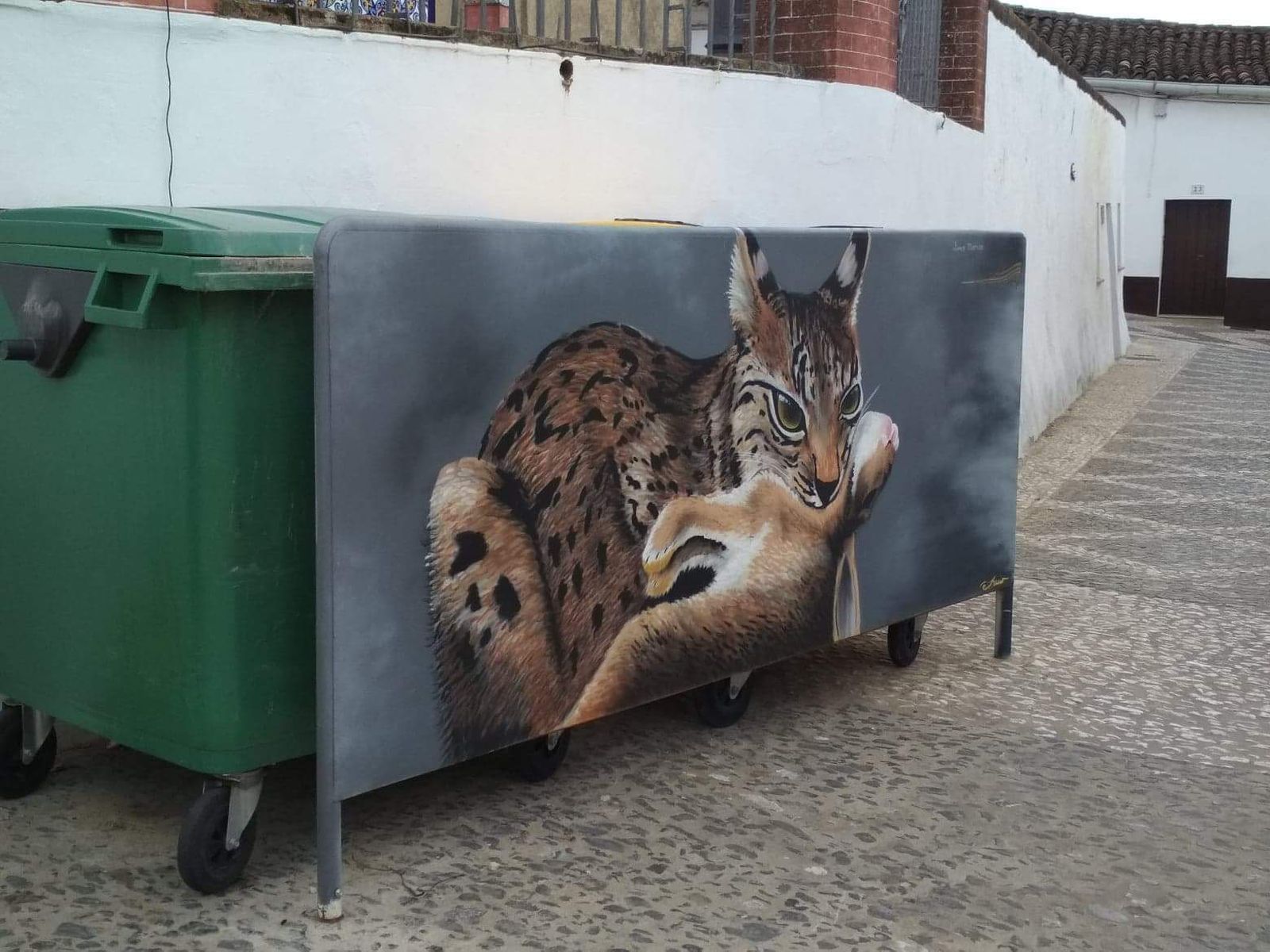 Contenedores con arte en Santa Ana