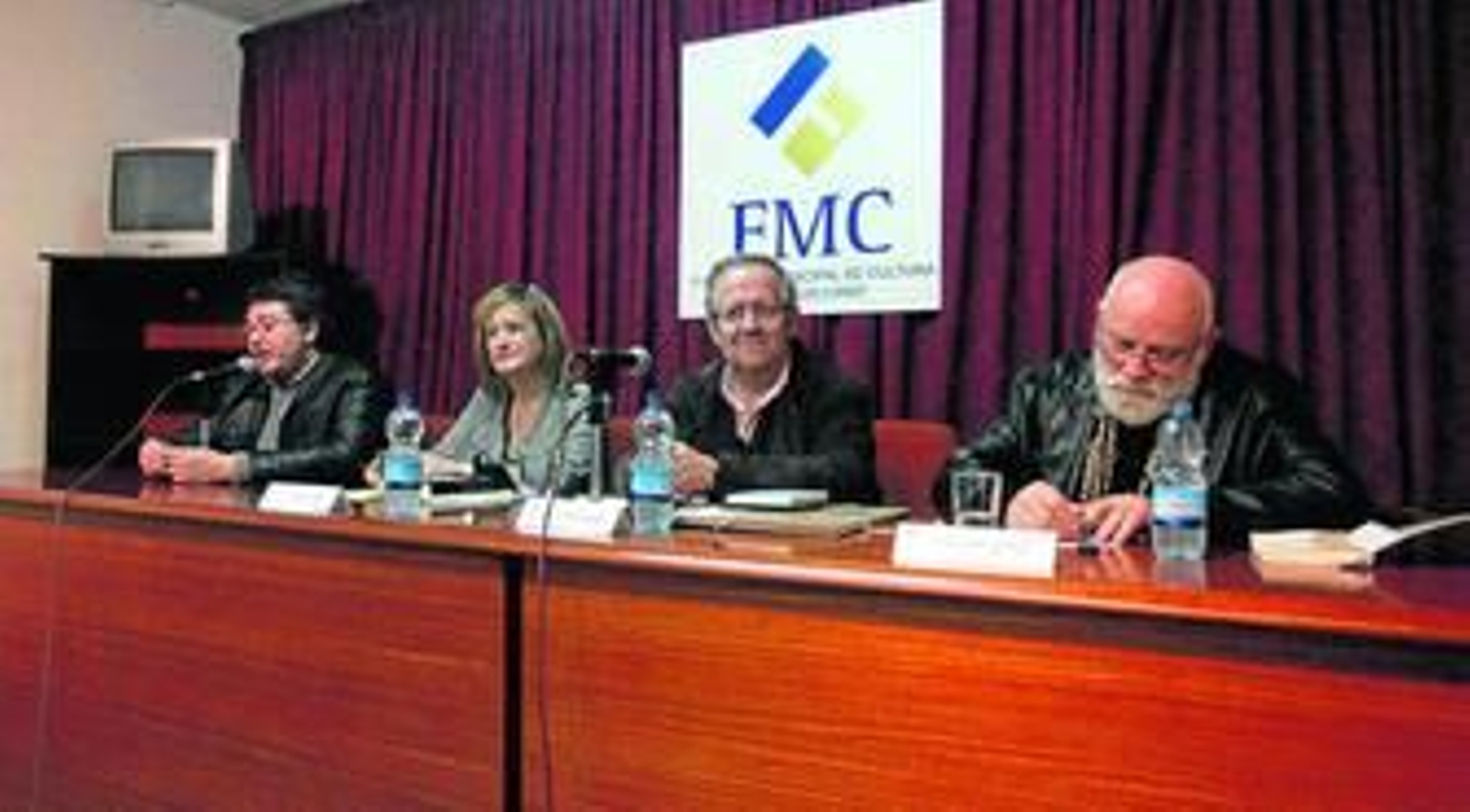 Imagen de la presentación de ayer de la antología de Juan José Téllez 'Poemas a toda plana'.