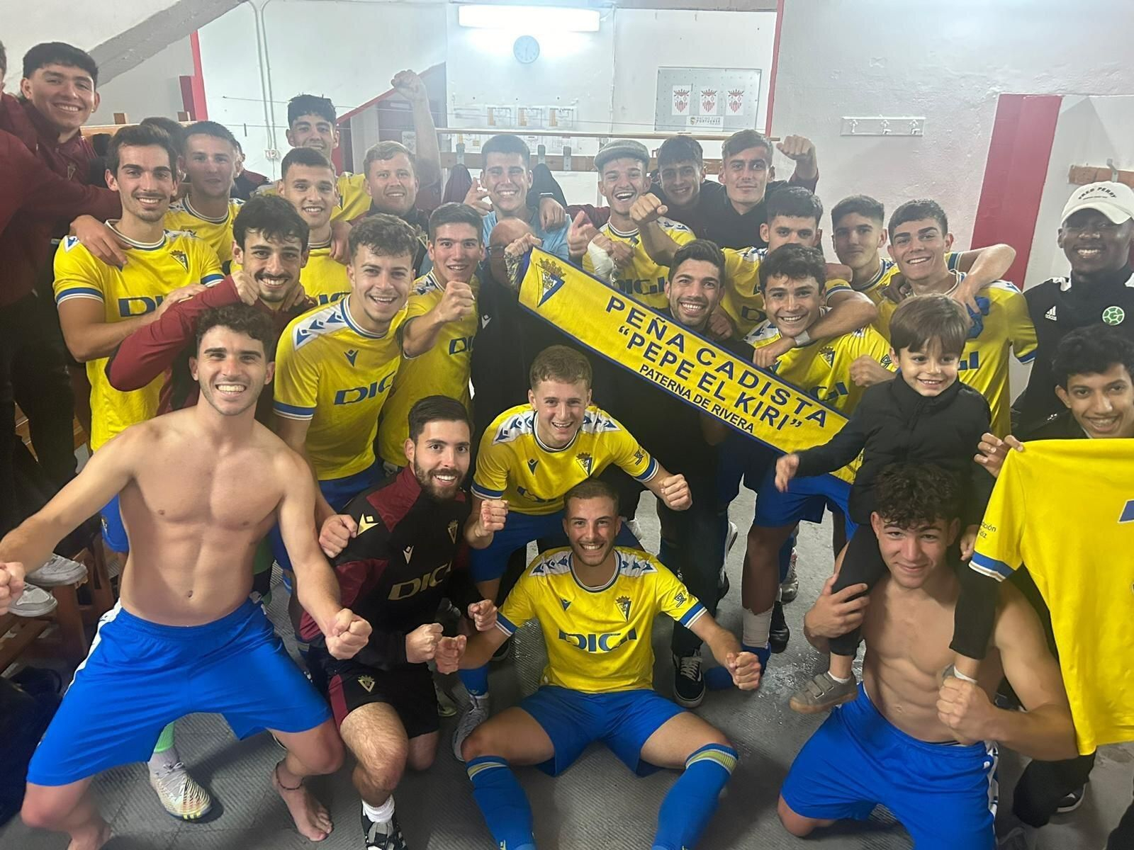 Los jugadores del Cádiz Balón celebran una victoria esta temporada. Los jugadores del Cádiz Balón celebran una victoria esta temporada.