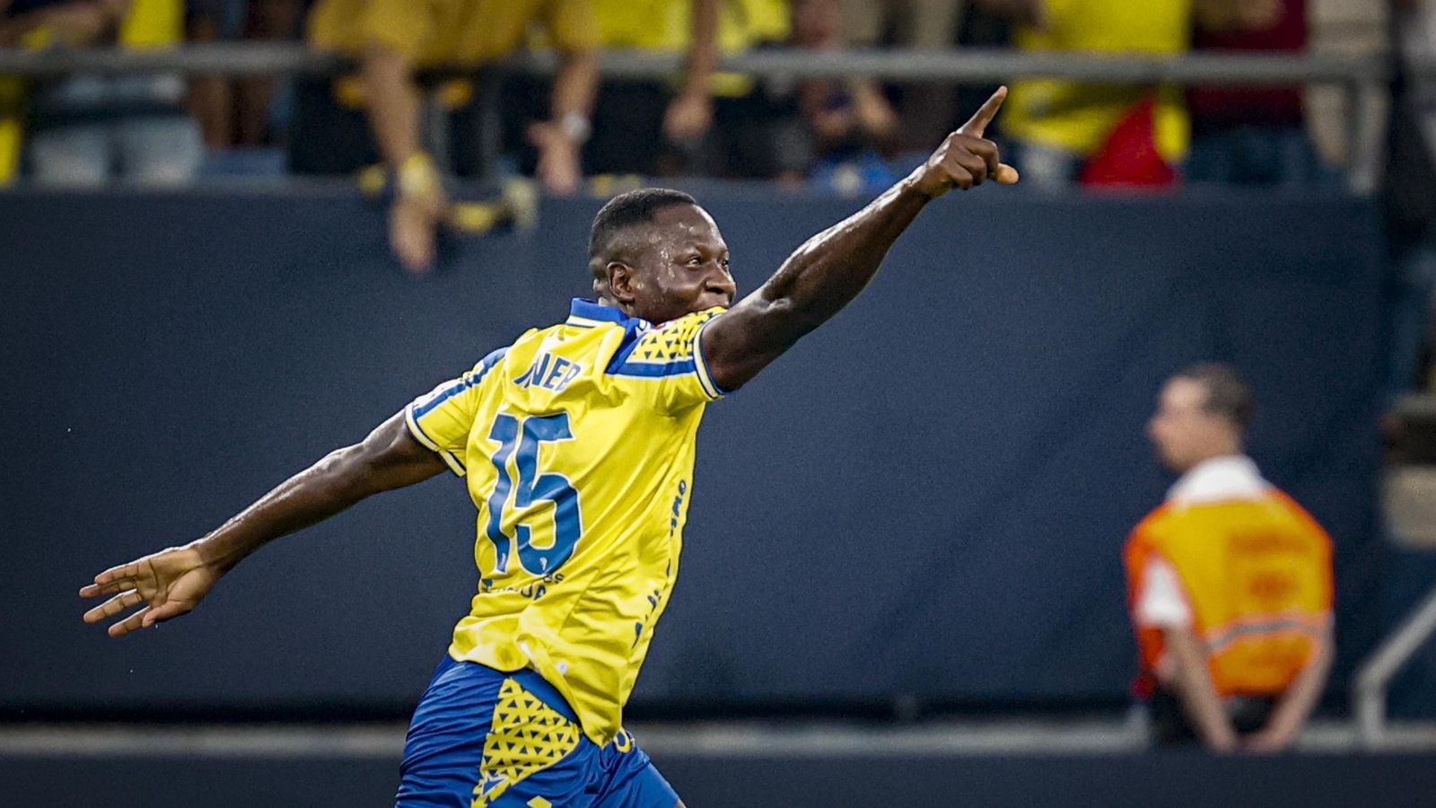 Búscate entre las fotos del partido de fútbol Cádiz CF - CD Tenerife de la Liga Hypermotion