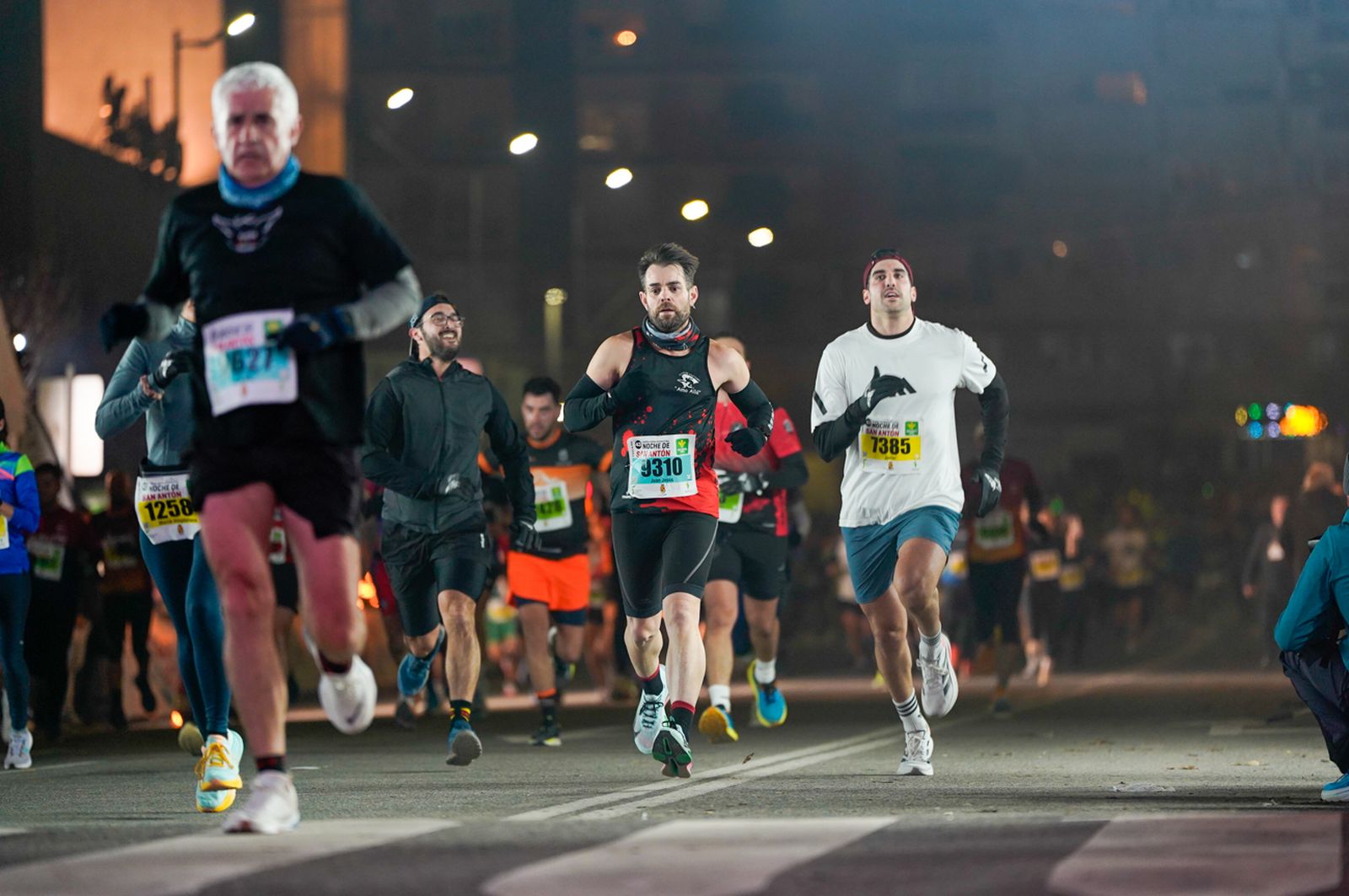 En imágenes: búscate en tu llegada a meta de la Carrera de San Antón 2026 (9)