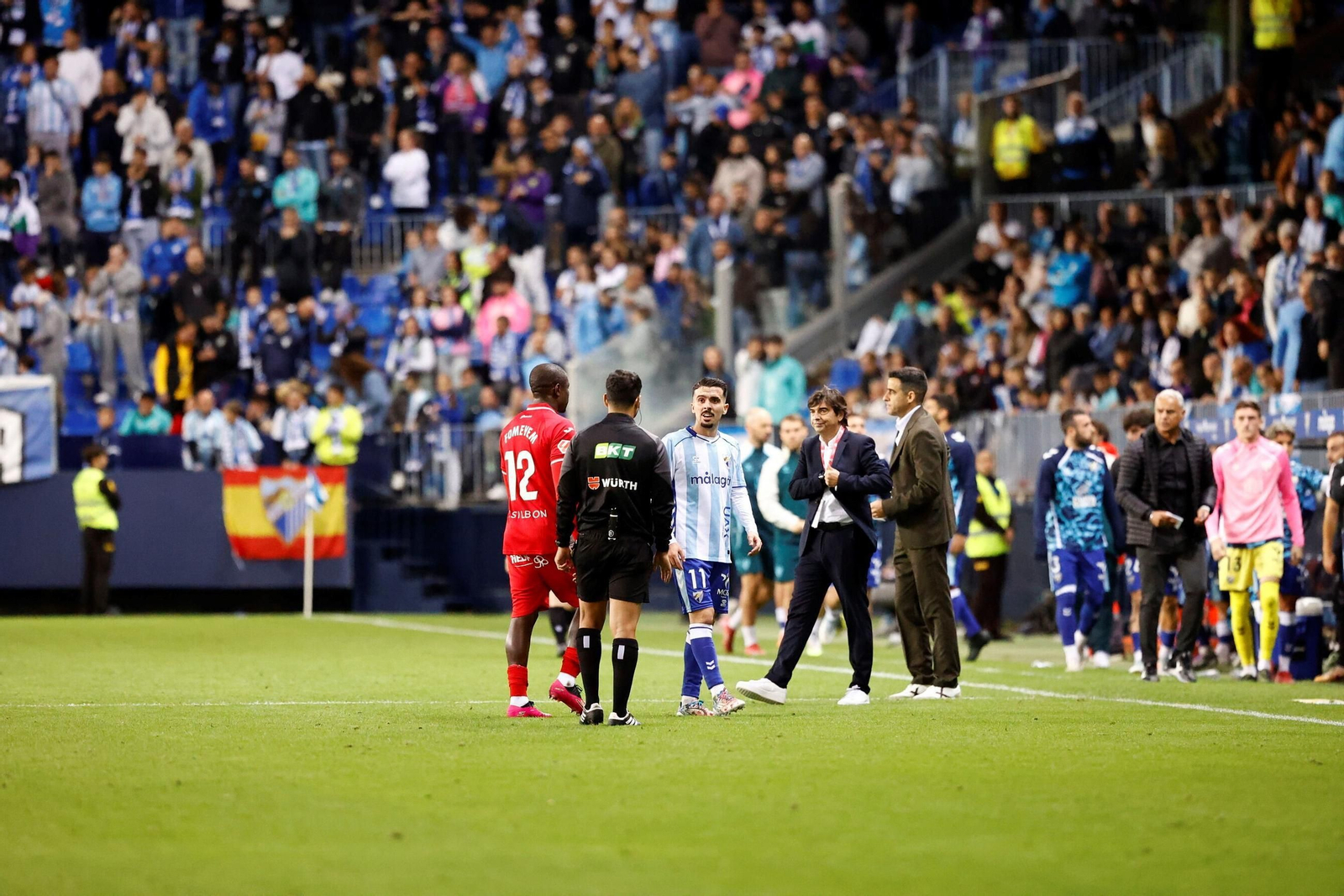 Las fotos del imponente ambiente en La Rosaleda en el Málaga - Córdoba CF