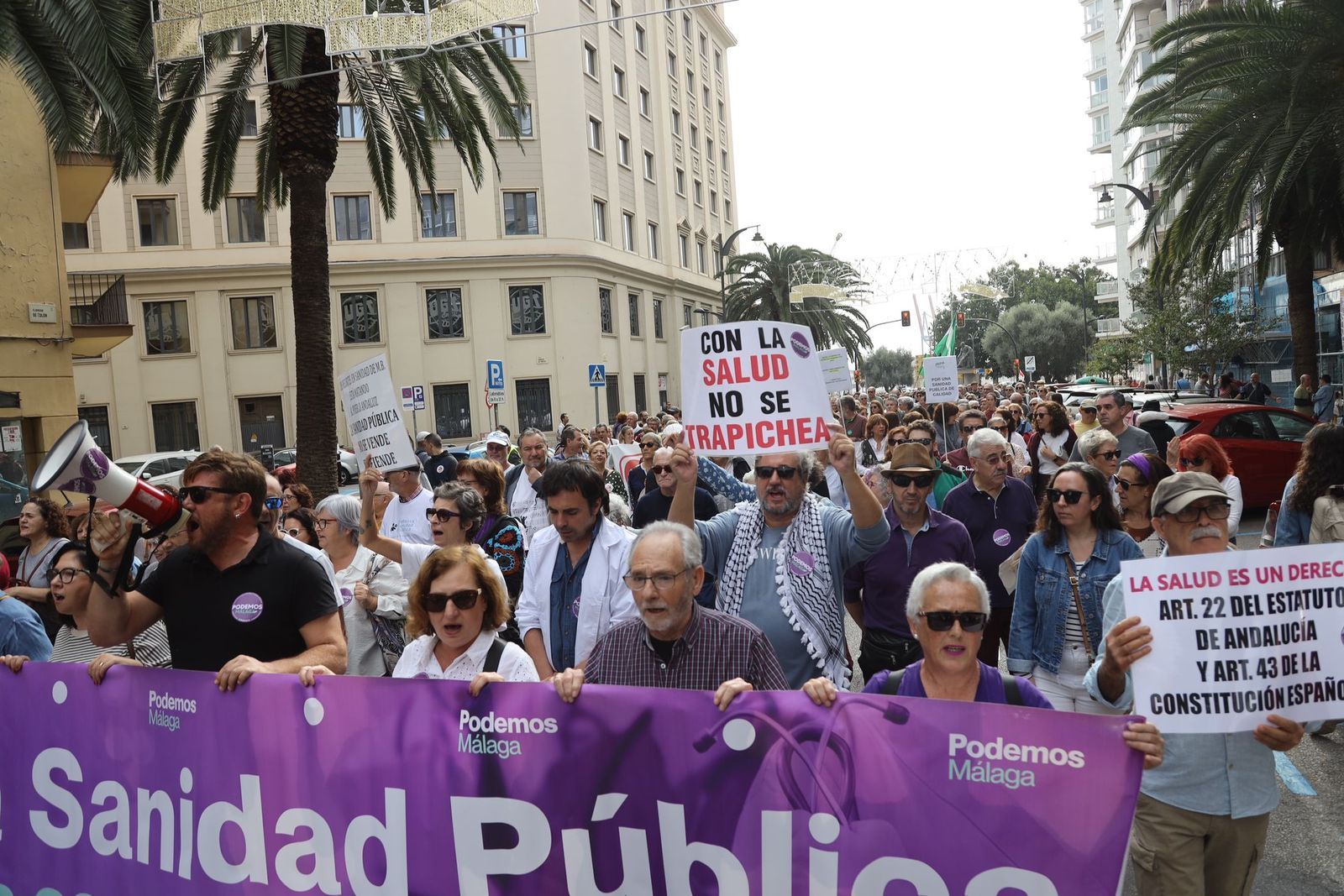 Todas las fotos de la manifestación en Málaga contra el "deterioro" de la sanidad pública