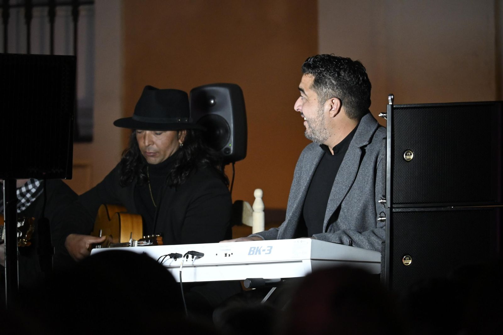 Imágenes de la zambomba en la Plaza de La Merced