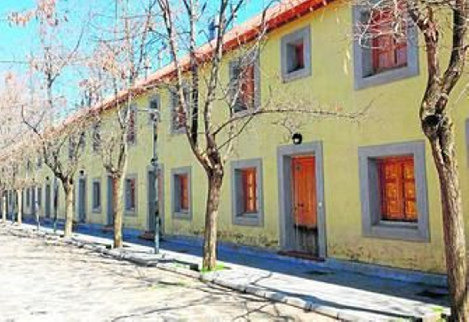 Los apartamentos del complejo hotelero muestran esta estampa. Totalmente cerrados y con signos de abandono en su fachada.