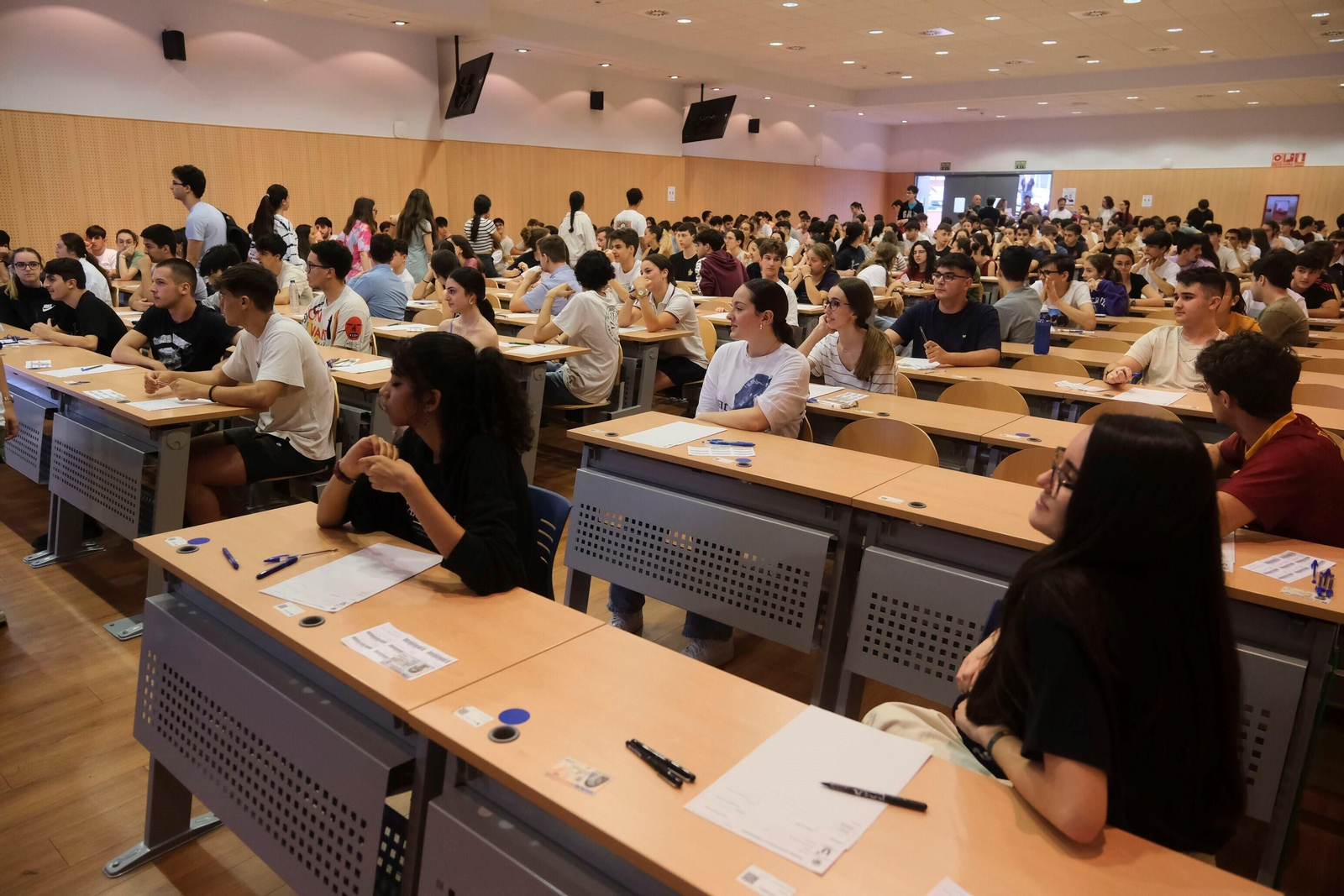 Estudiantes de Córdoba hacen la prueba de Selectividad de junio 2023.