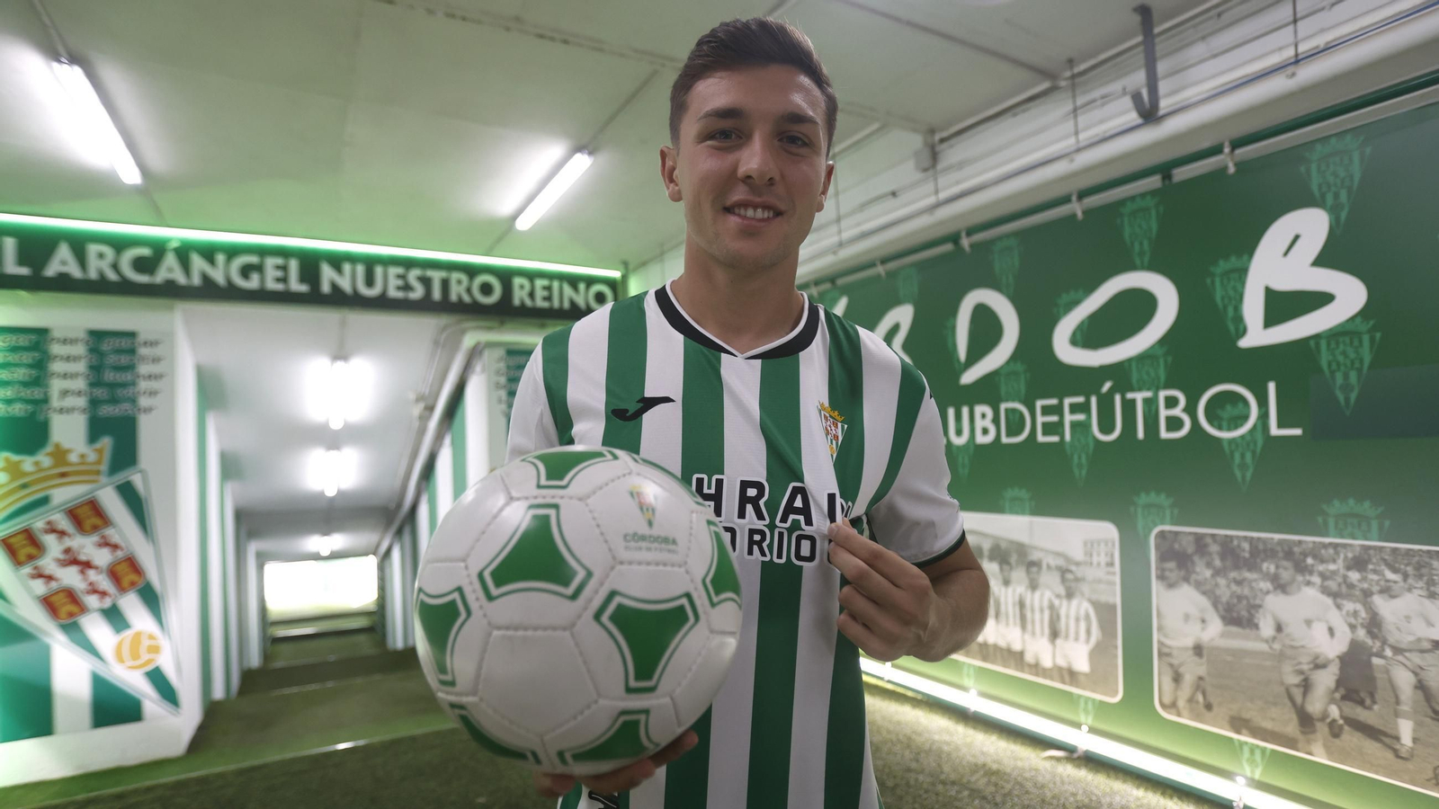Alberto del Moral, en su presentación como nuevo jugador del Córdoba CF.