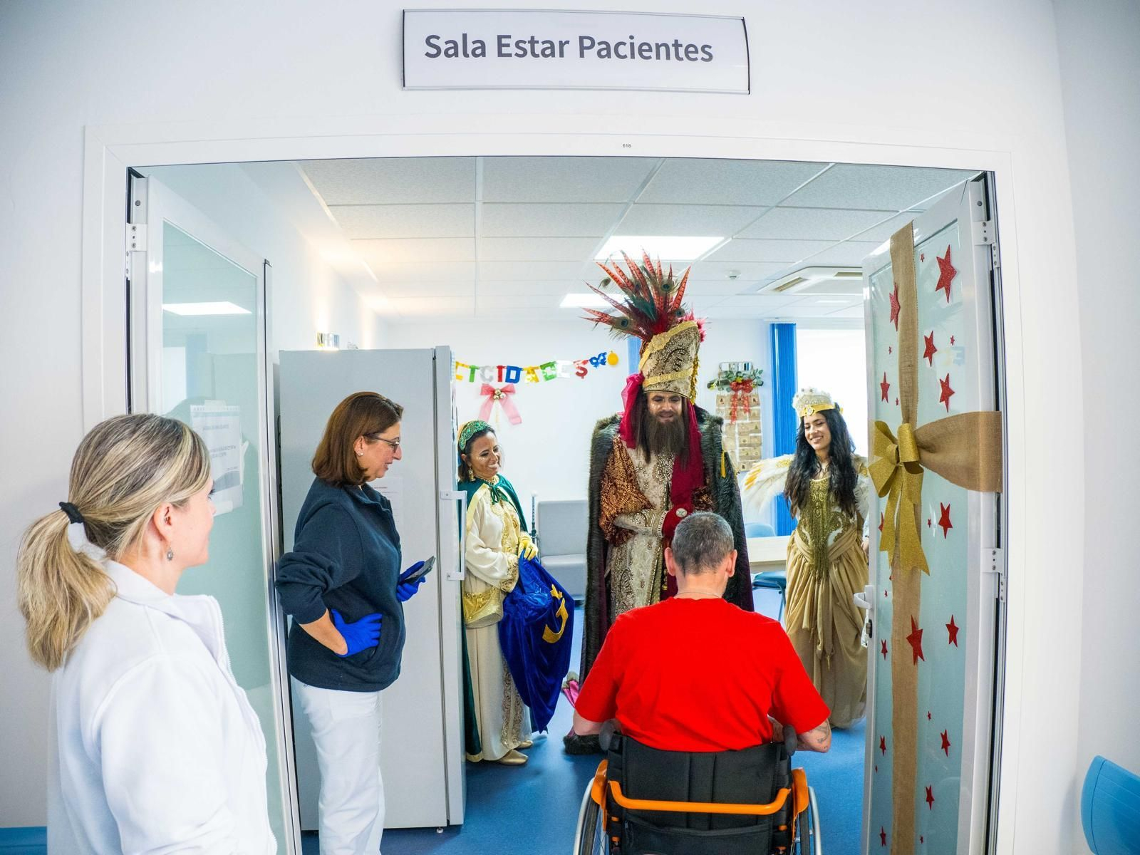 Los Reyes Magos visitan el hospital de San Carlos y Afanas en San Fernando