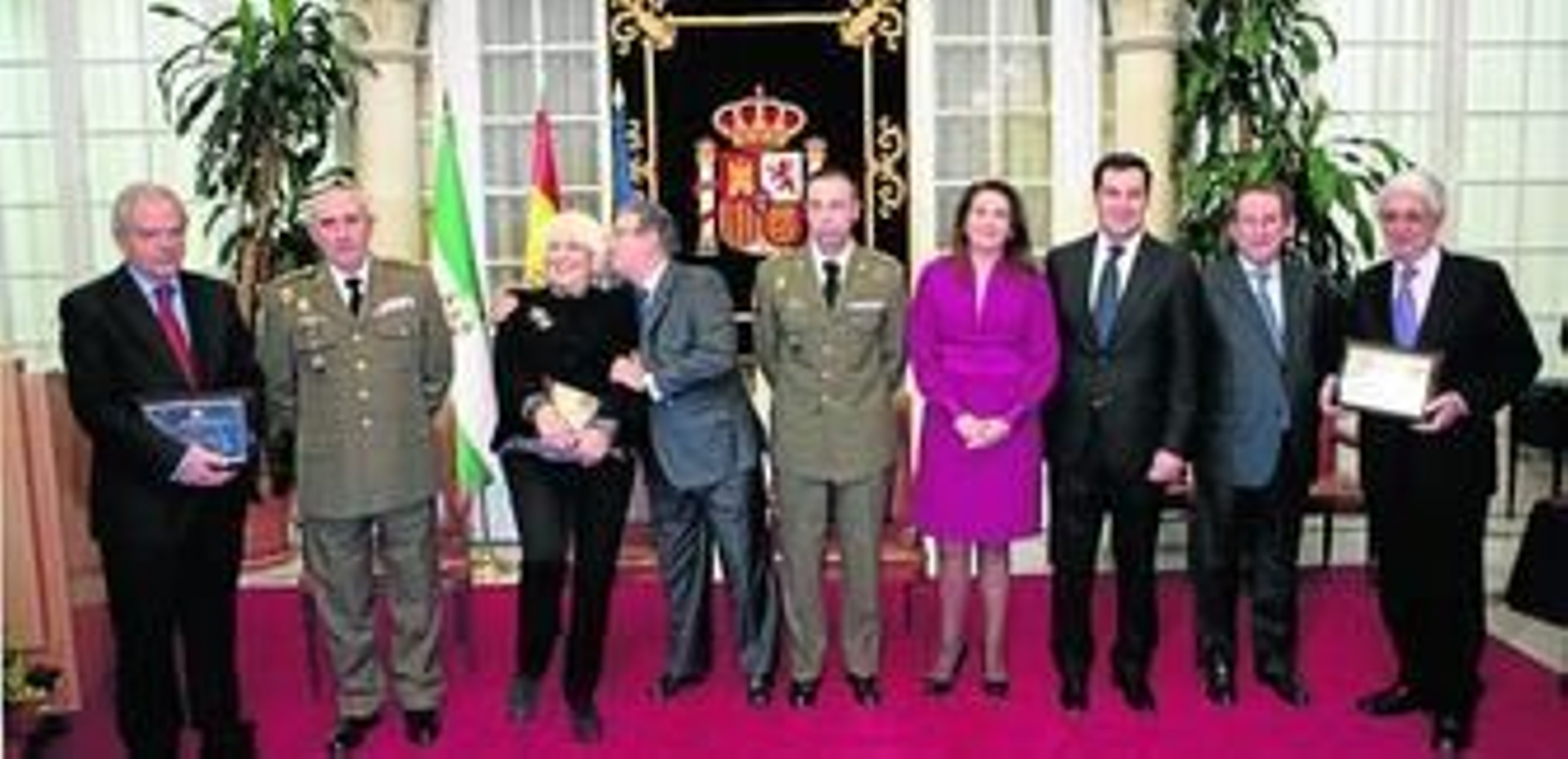 Los premiados ayer en el acto previo a la celebración del Día de la Constitución.