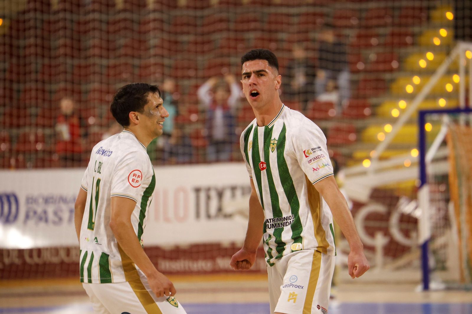 Las mejores fotos del ambiente en Vista Alegre para el Córdoba Futsal - O Parrulo Ferrol