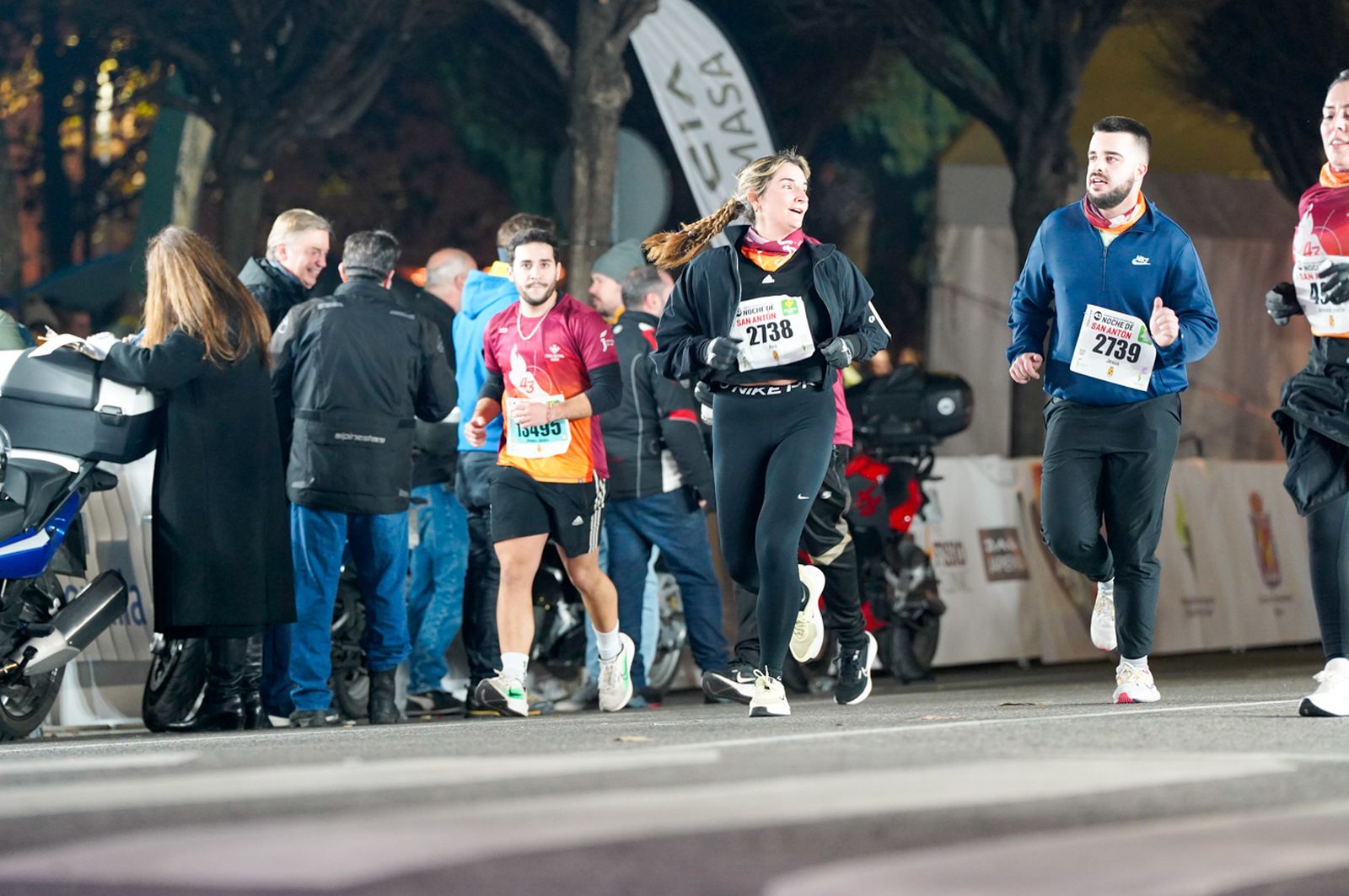 En imágenes: búscate en tu llegada a meta de la Carrera de San Antón 2026 (4)