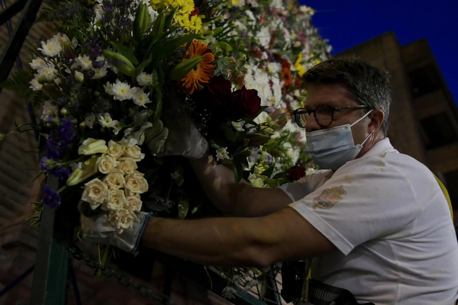 Ofrenda a la Virgen de las Angustias