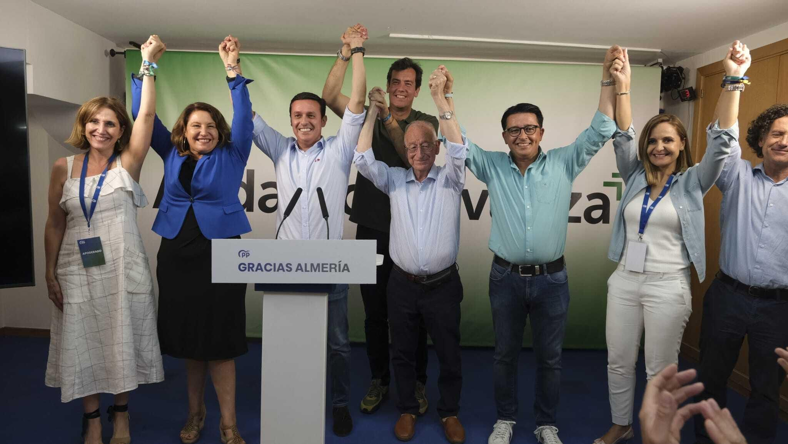 Los populares arrasan y se quedan con la mitad de los escaños en Almería