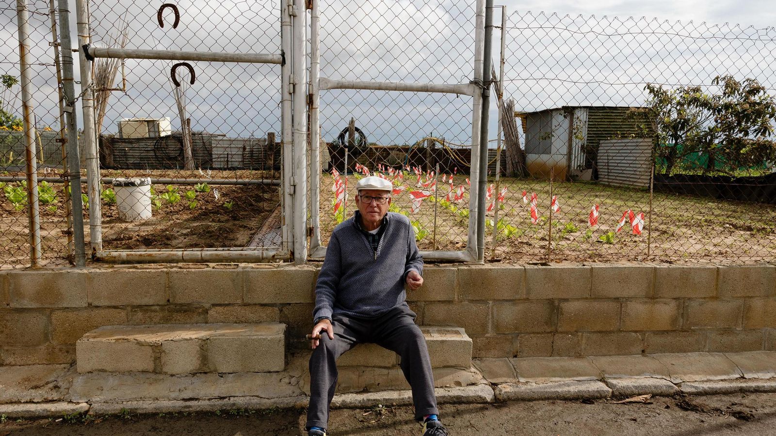 Un vecino del Poblado, ayer en Doña Blanca. Un vecino del Poblado, ayer en Doña Blanca.