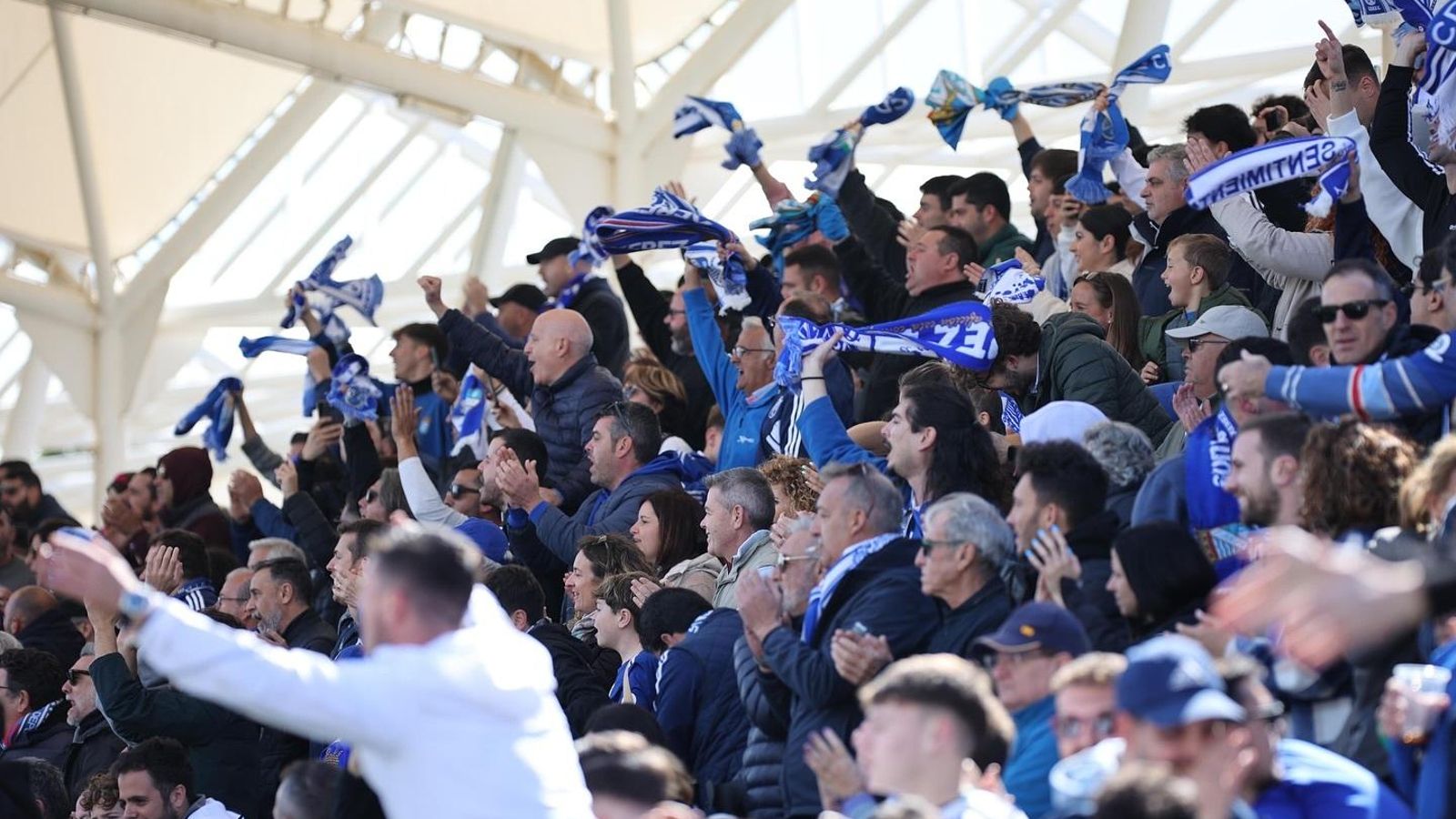 La afición del Xerez CD no paró de animar a su equipo.