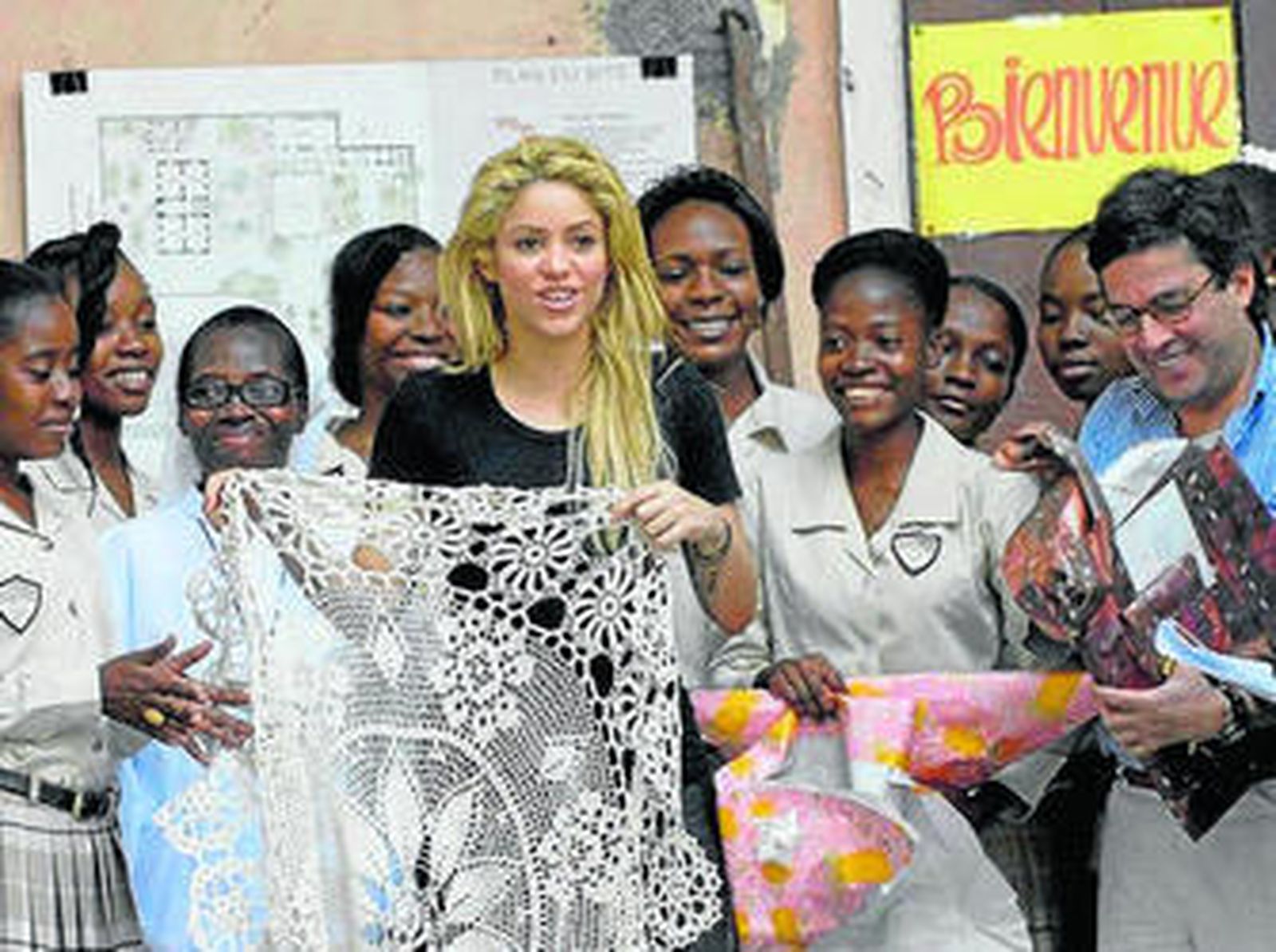 Shakira hace una parada en su extensa gira por Latinoamérica para solidarizarse con Haití
