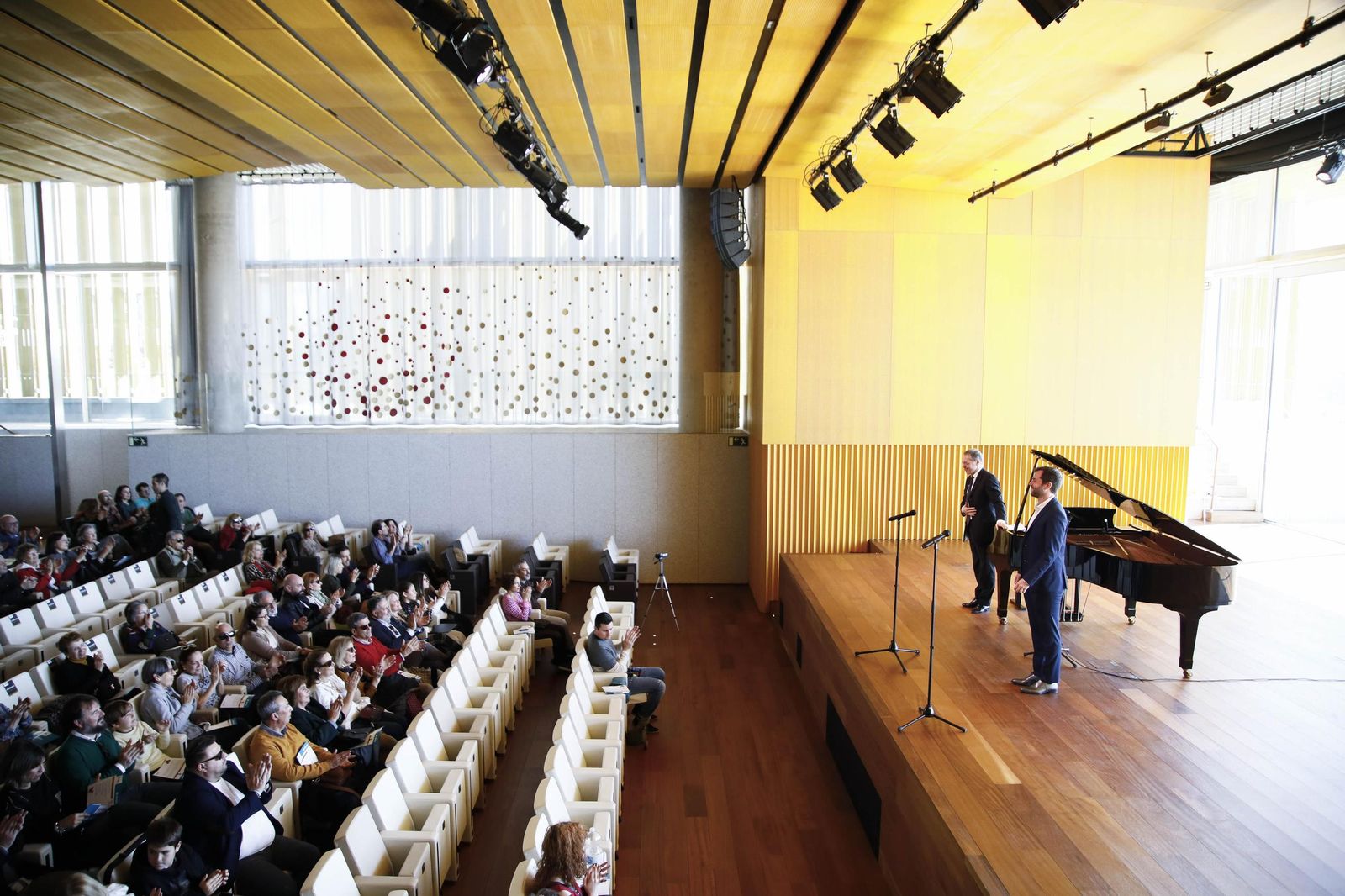 Imágenes del concierto de ópera y zarzuela de la OCAL en el auditorio de Cajamar en el PITA