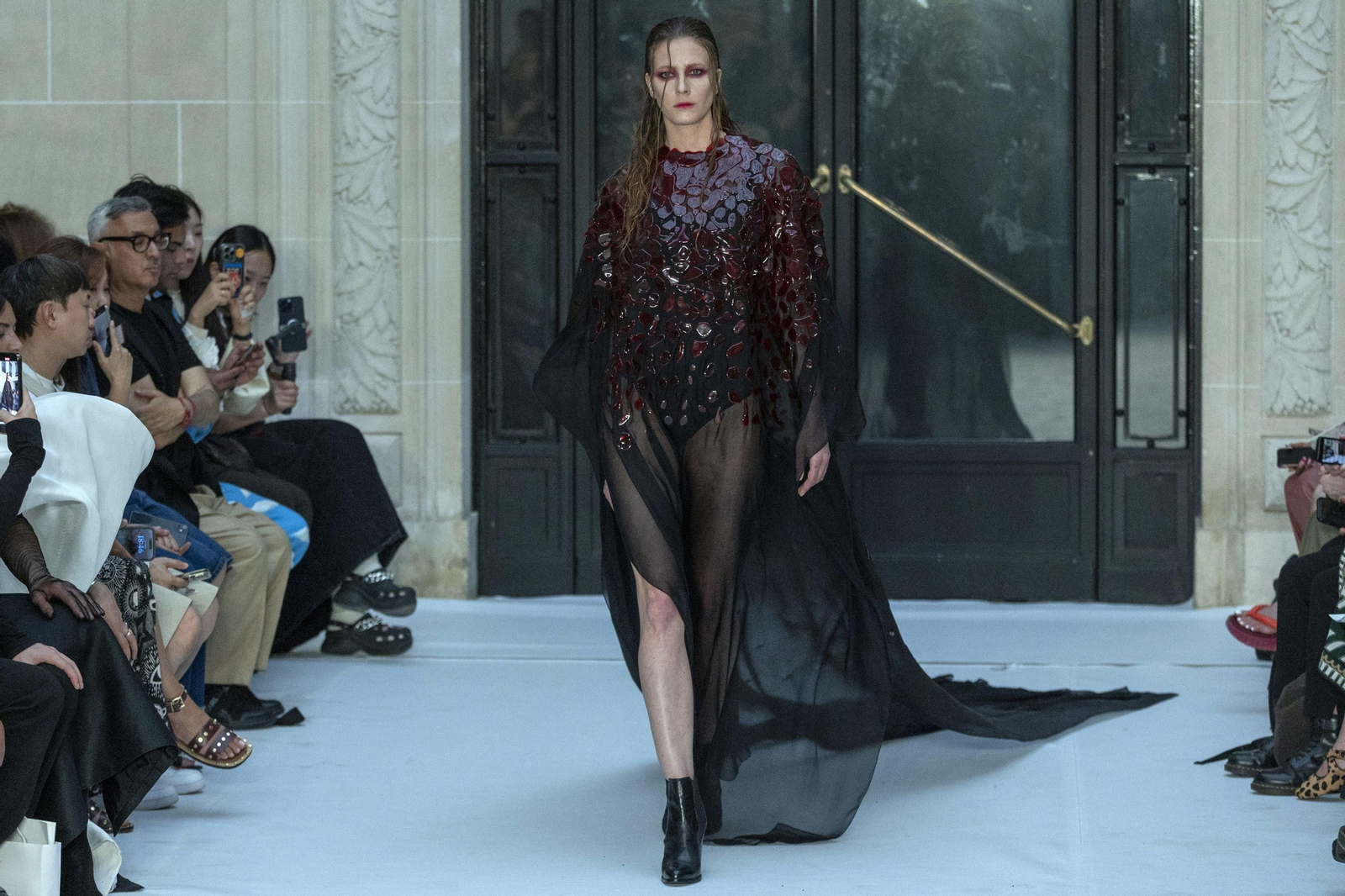 Las mejores imágenes del desfile de Juana Martín en París