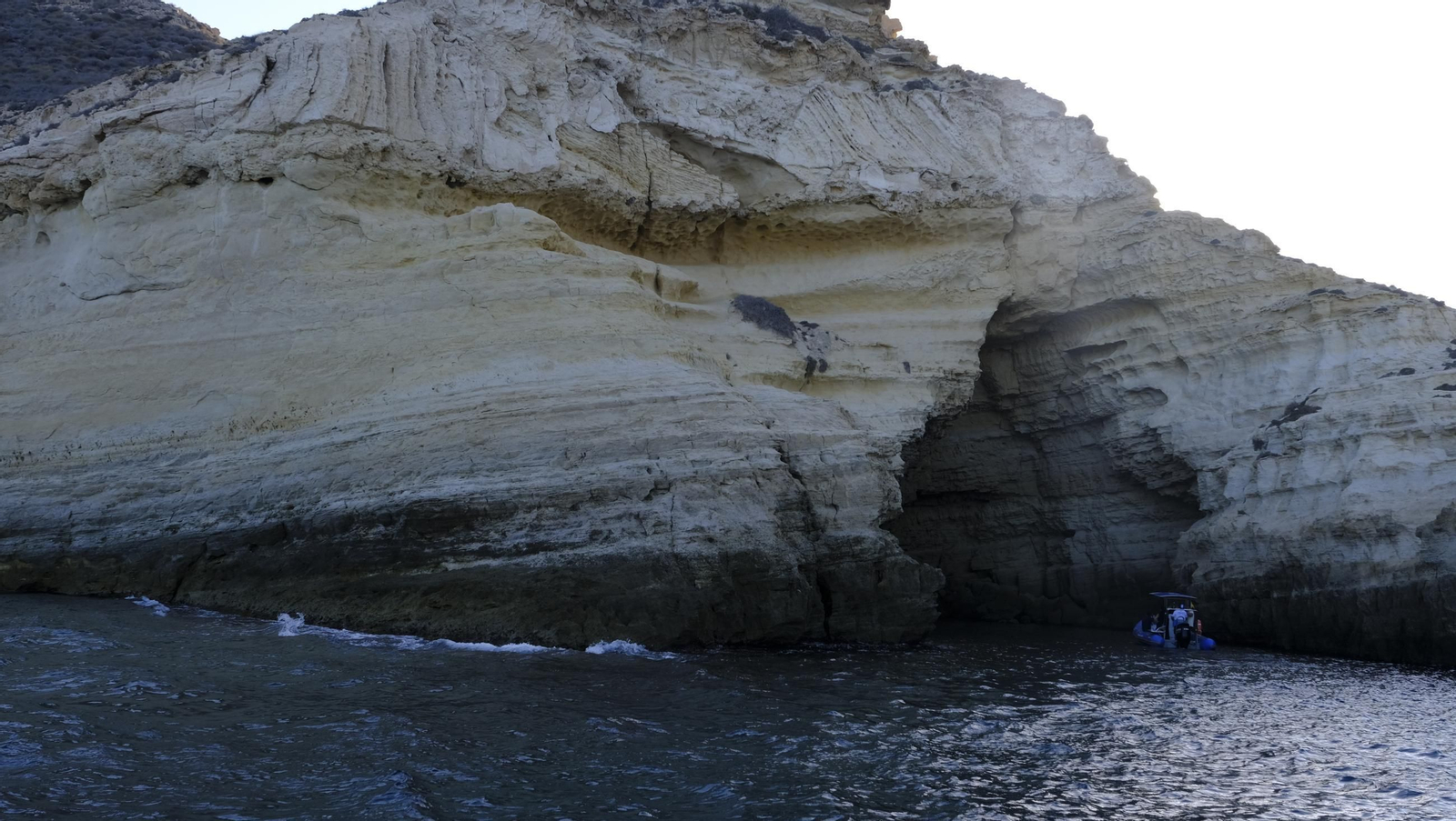 Una jornada con el servicio marítimo de la Policía Local de Níjar, en imágenes