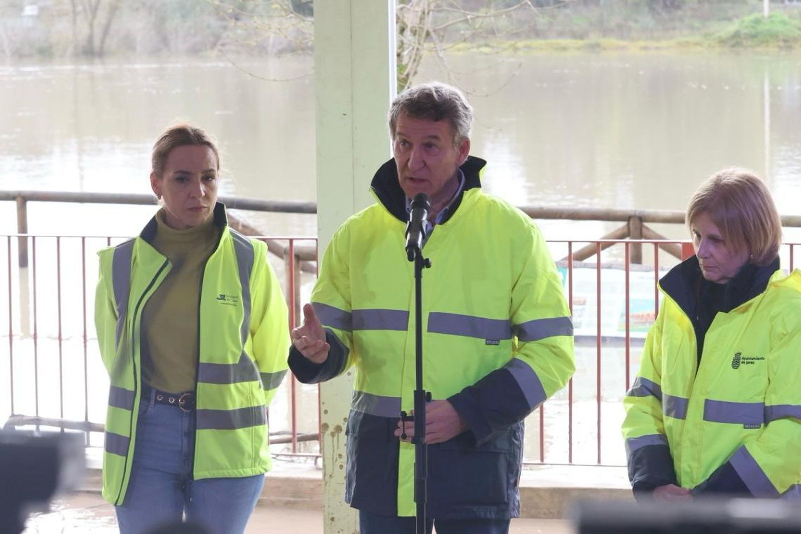 Imágenes de la visita de Alberto Núñez Feijóo y Juanma Moreno a las zonas inundadas de Jerez