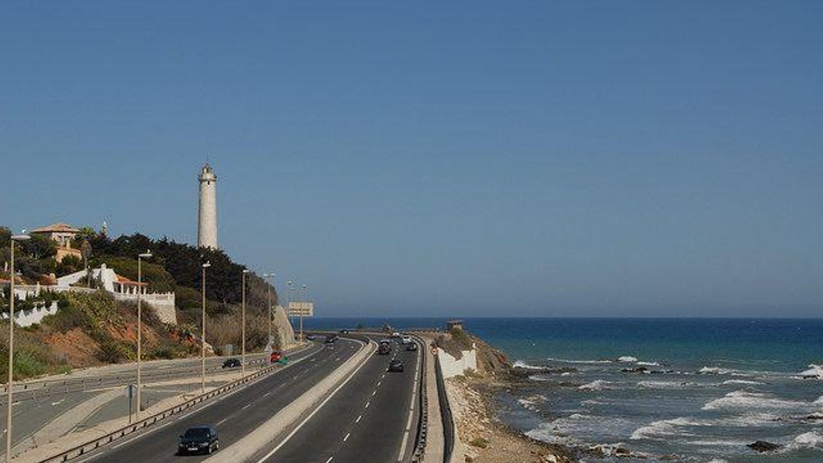 El principal faro de la provincia es el de Calaburras, en Mijas.