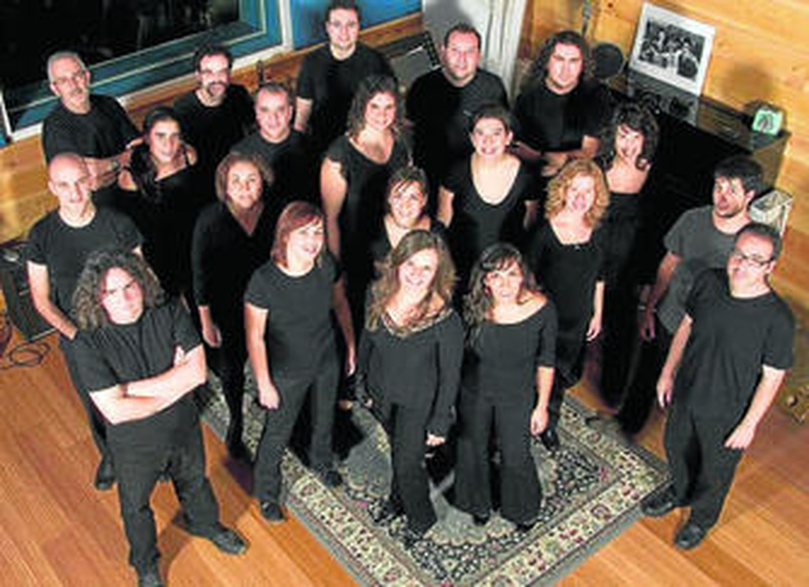 Una veintena de cantantes integra el grupo ProyectoeLe desde 2011.